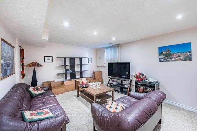 Photo 39 of 671 Louis Drive, Mississauga, Erindale — HOMEH