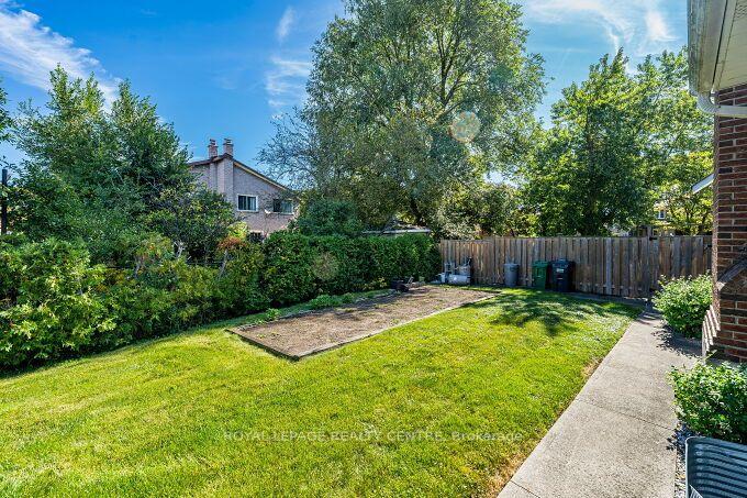 Photo 43 of 671 Louis Drive, Mississauga, Erindale — HOMEH