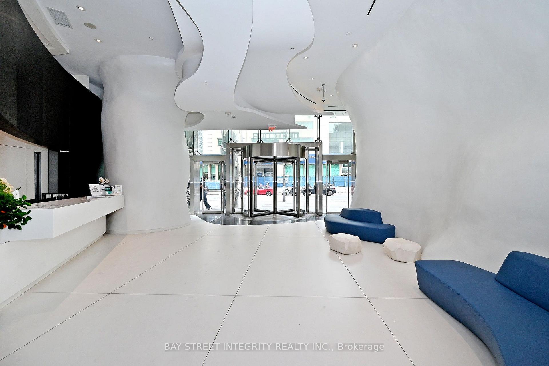 Photo 3 of Unit 1512, 1 Bloor Street E, Toronto, Church-Yonge Corridor — HOMEH