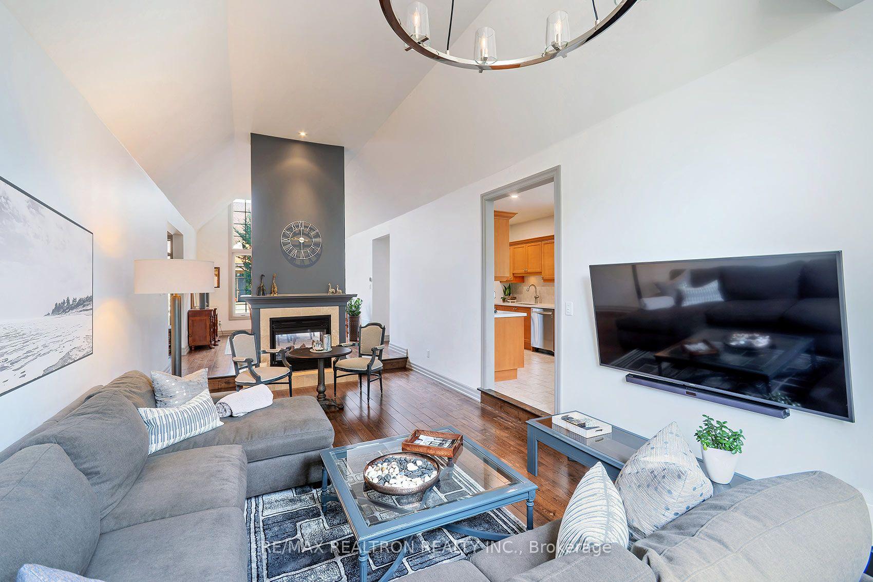 Photo 9 of 412 Falconwood Hollow, Aurora, Aurora Estates — HOMEH