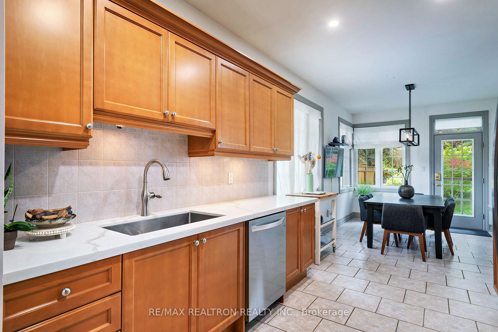 Photo 13 of 412 Falconwood Hollow, Aurora, Aurora Estates — HOMEH