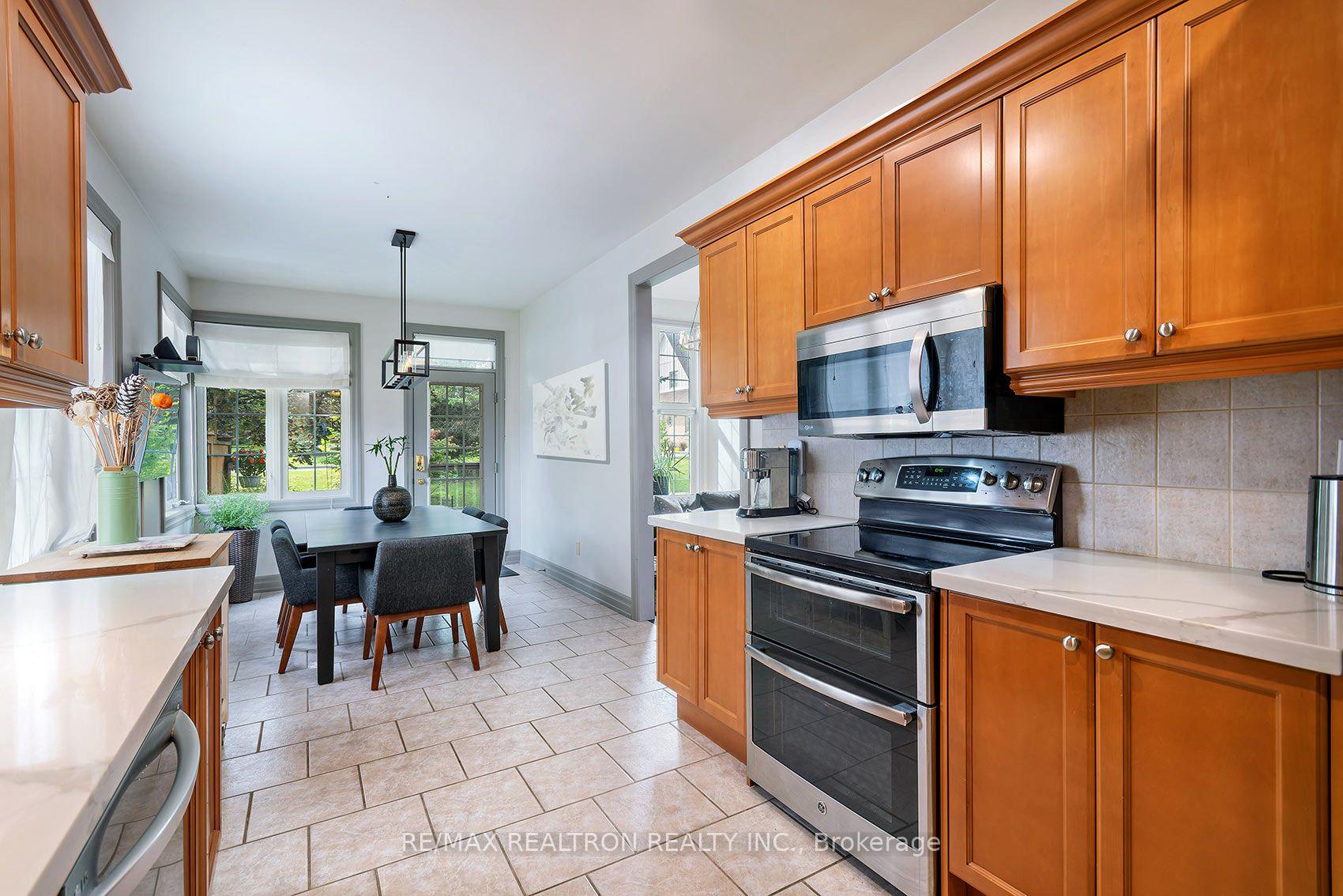 Photo 14 of 412 Falconwood Hollow, Aurora, Aurora Estates — HOMEH