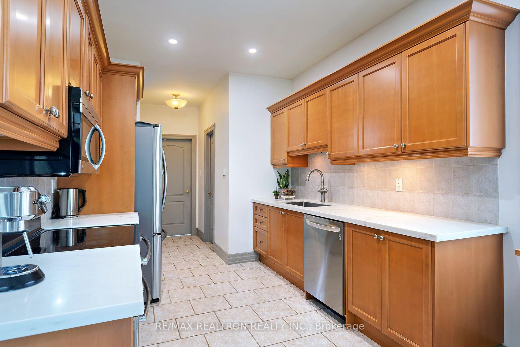Photo 15 of 412 Falconwood Hollow, Aurora, Aurora Estates — HOMEH