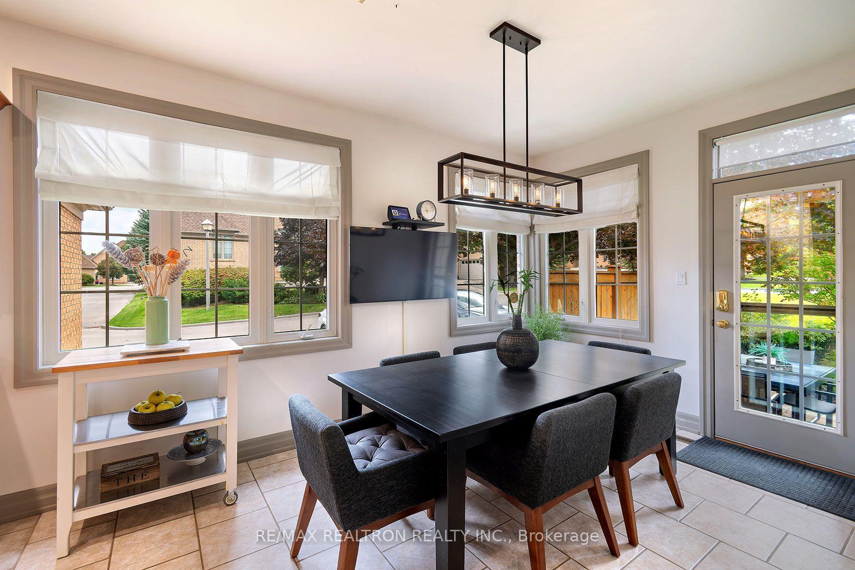Photo 16 of 412 Falconwood Hollow, Aurora, Aurora Estates — HOMEH