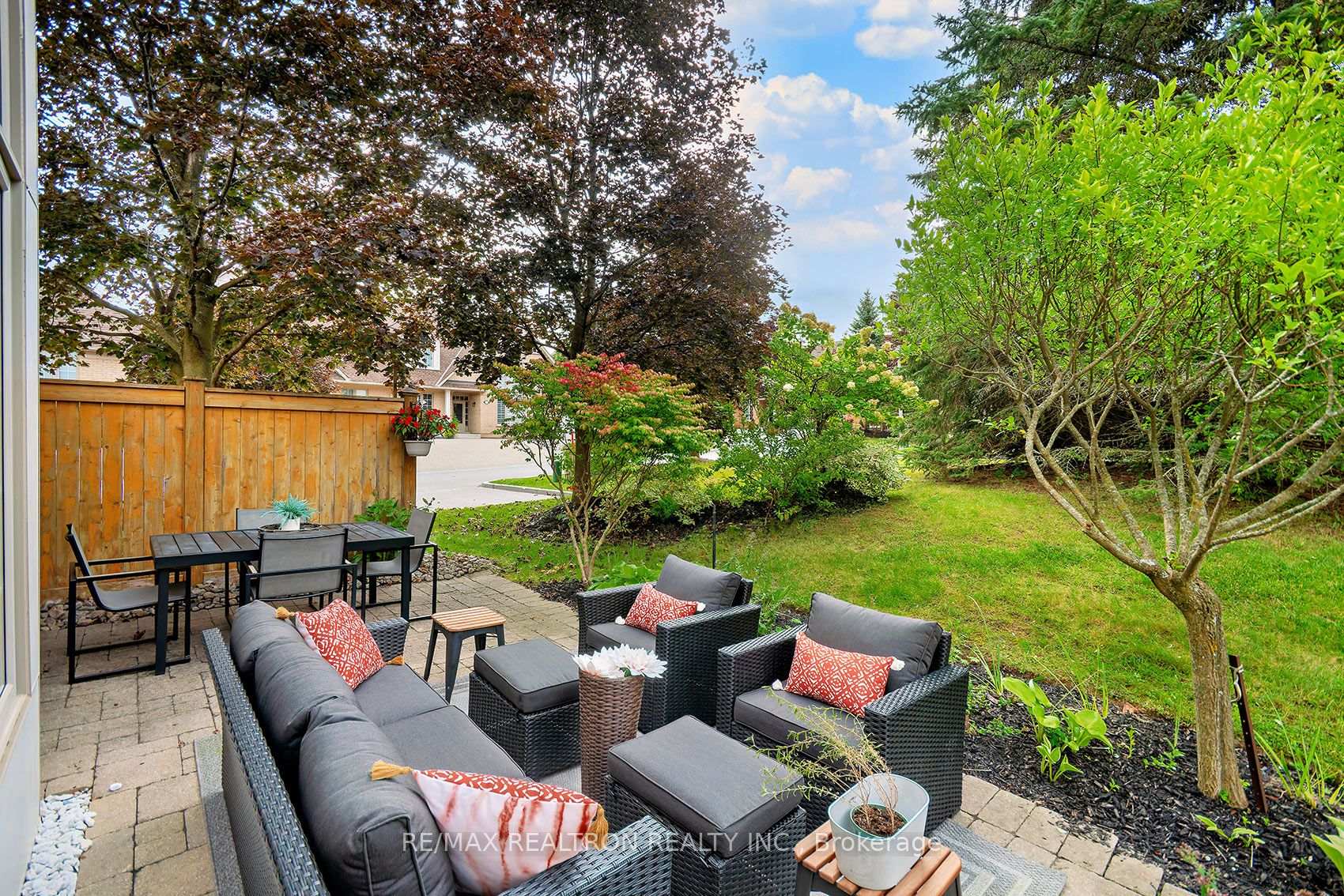 Photo 3 of 412 Falconwood Hollow, Aurora, Aurora Estates — HOMEH