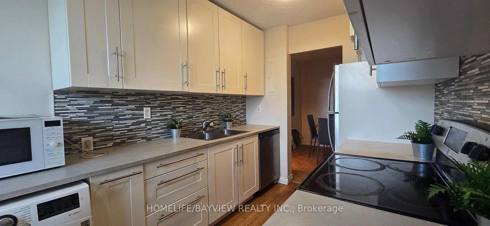 Photo 11 of Unit 403, 175 Hilda Avenue, North York, Newtonbrook West — HOMEH