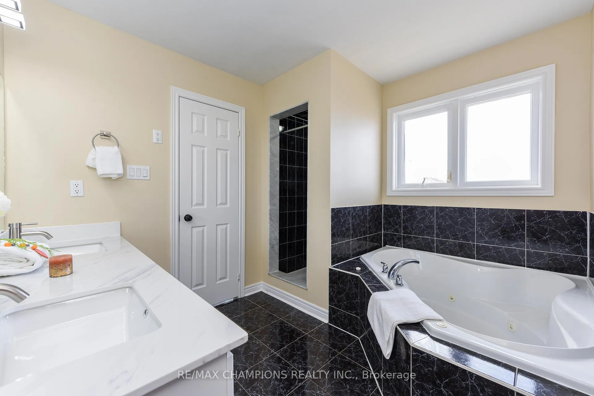 Photo 37 of 258 Van Kirk Drive, Brampton, Northwest Sandalwood Parkway — HOMEH