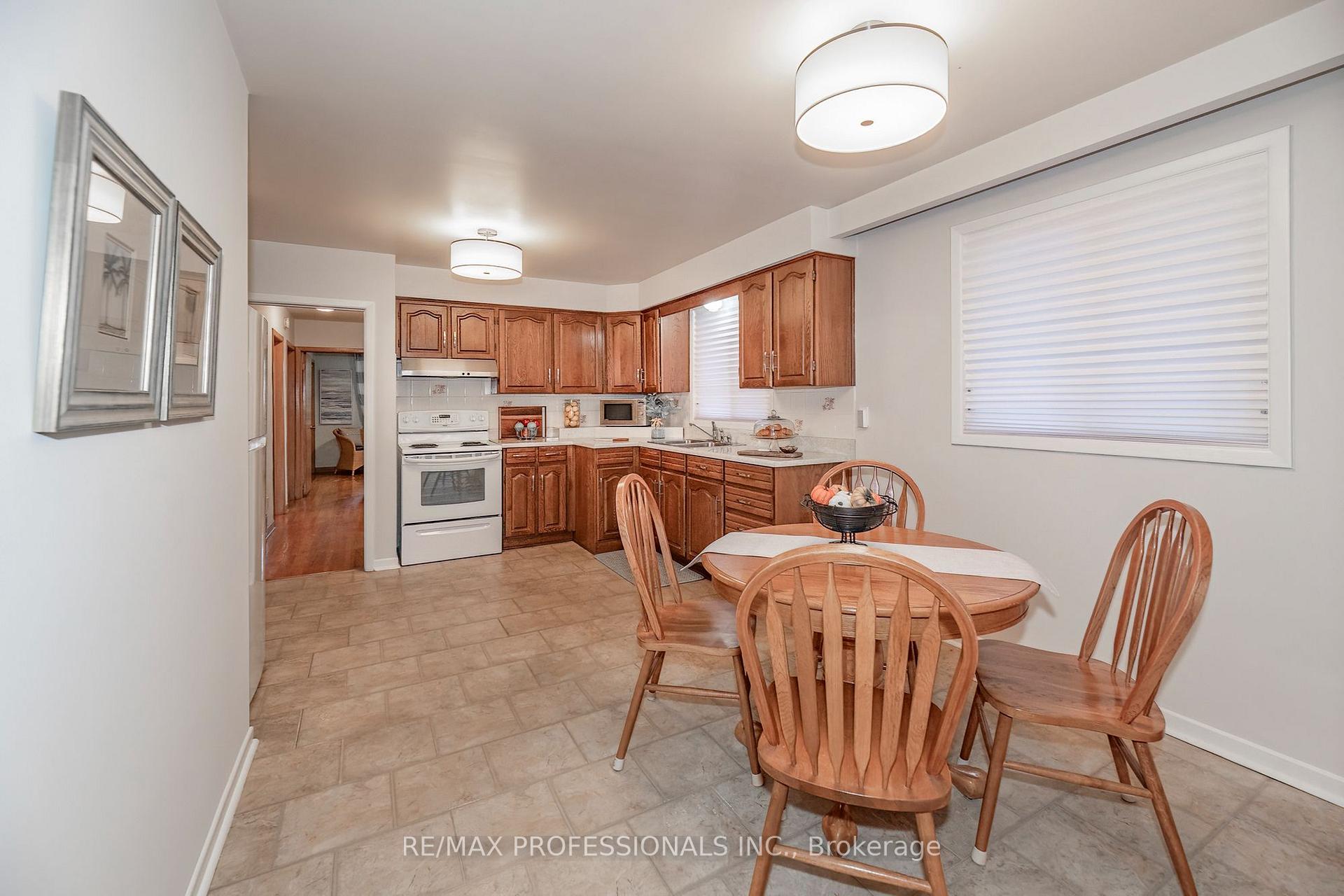 Photo 15 of 97 Freemont Avenue, Etobicoke, Humber Heights — HOMEH
