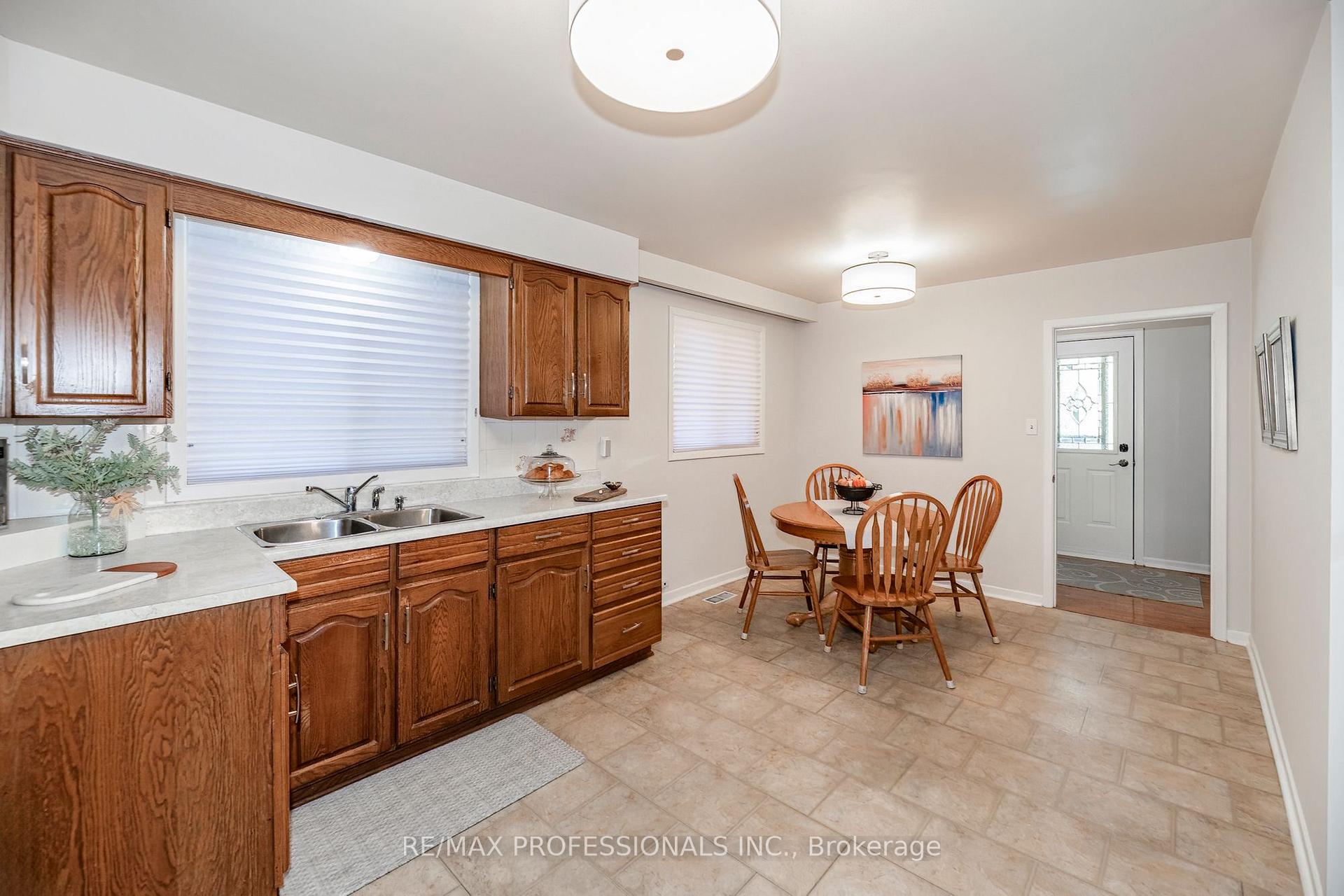 Photo 16 of 97 Freemont Avenue, Etobicoke, Humber Heights — HOMEH
