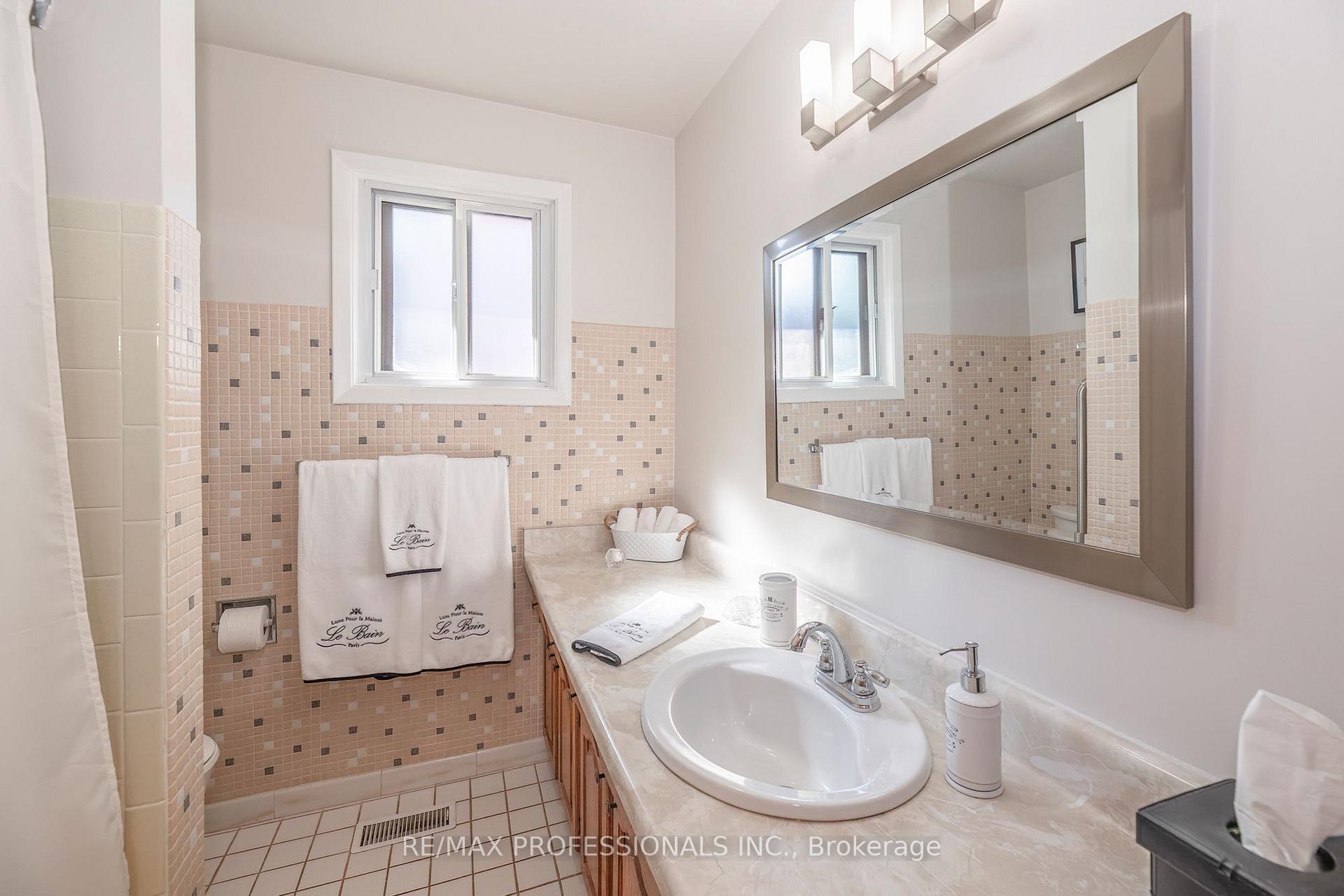 Photo 28 of 97 Freemont Avenue, Etobicoke, Humber Heights — HOMEH