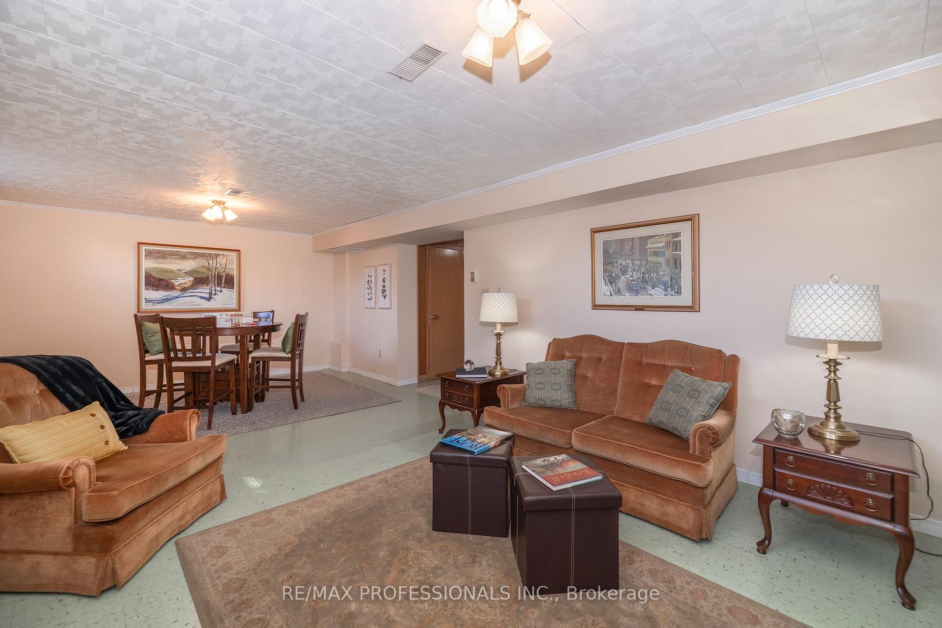 Photo 38 of 97 Freemont Avenue, Etobicoke, Humber Heights — HOMEH