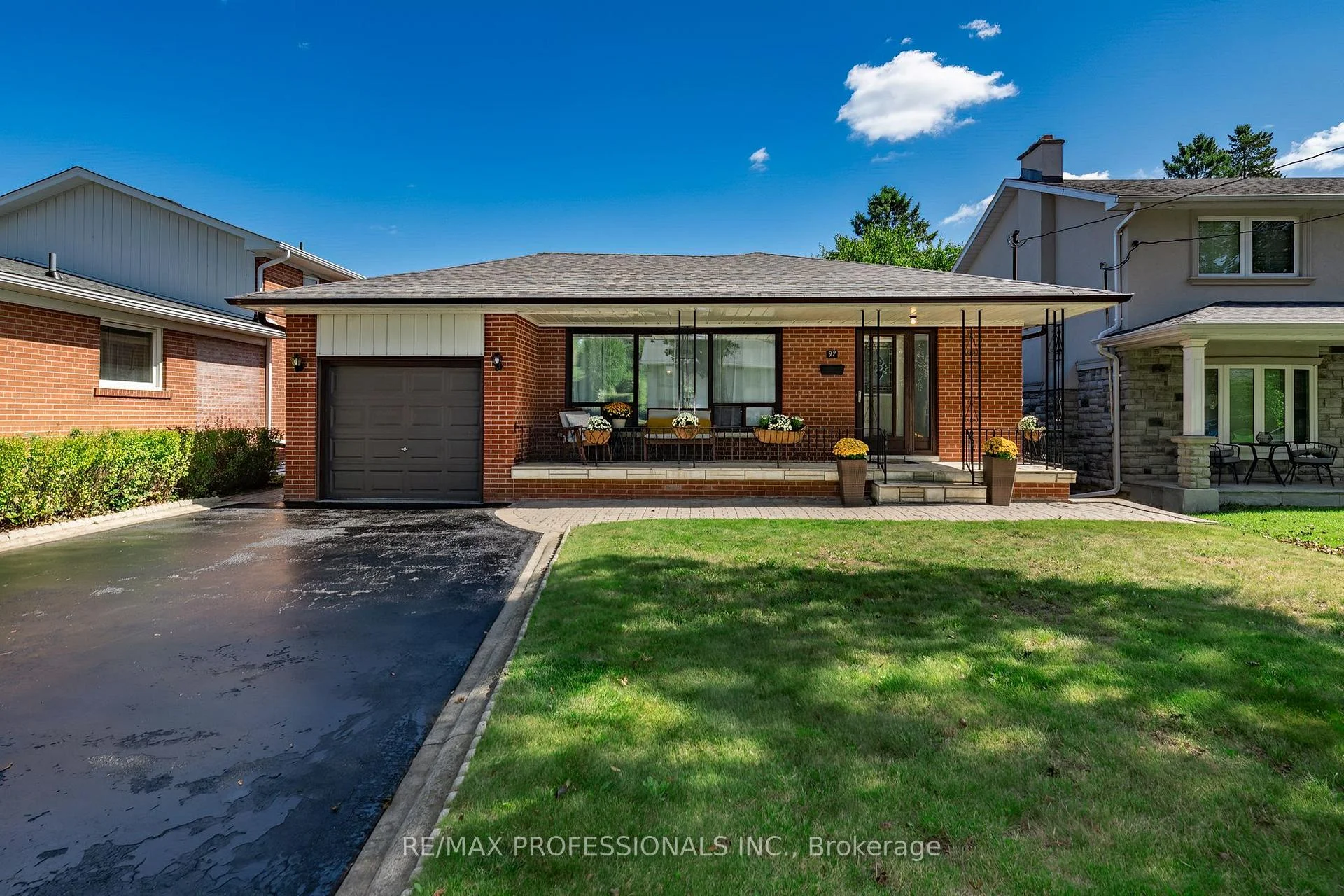 Photo 3 of 97 Freemont Avenue, Etobicoke, Humber Heights — HOMEH