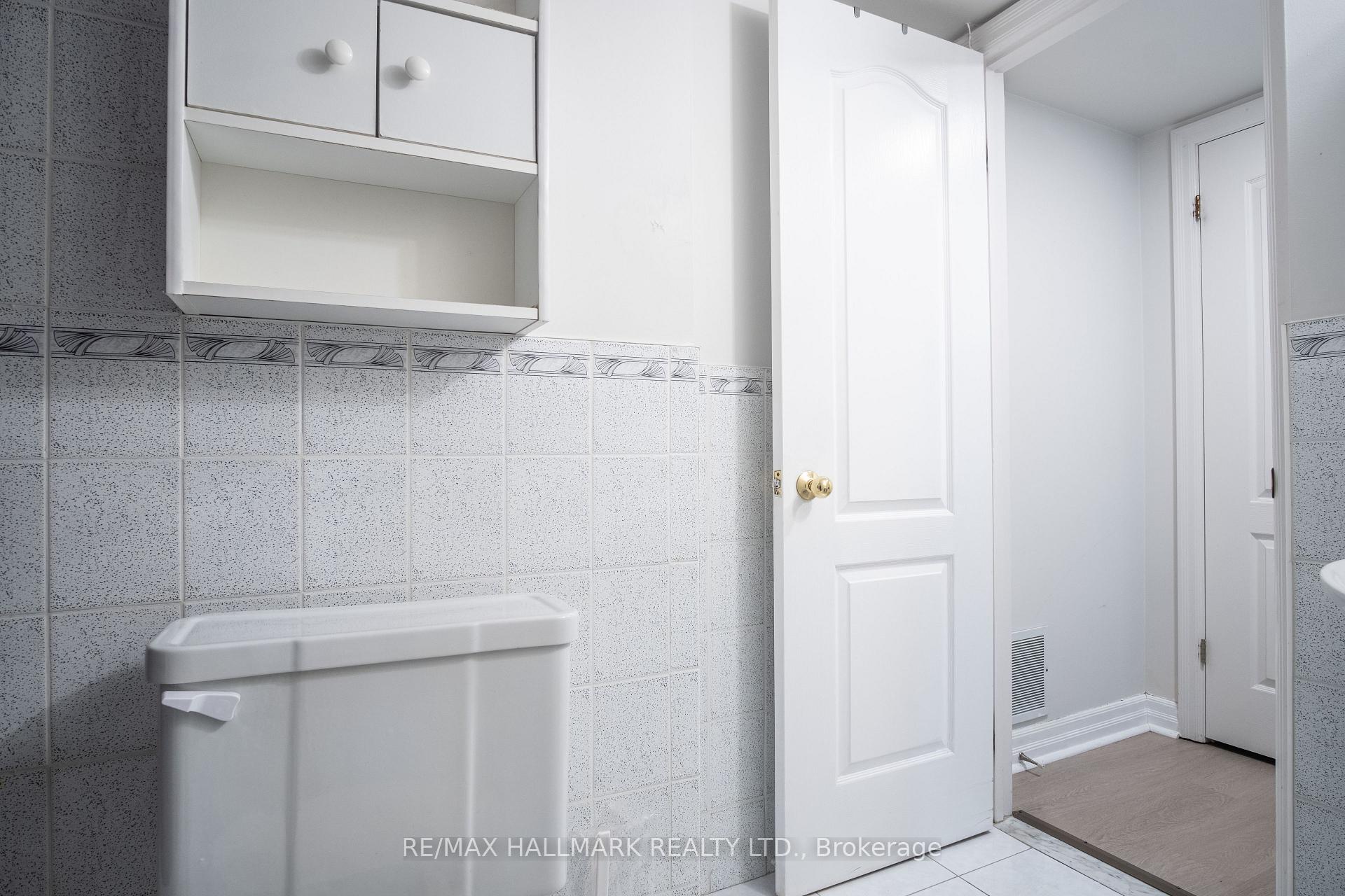 Photo 16 of Unit Basement, 116 Regina Avenue, Toronto, Englemount-Lawrence — HOMEH