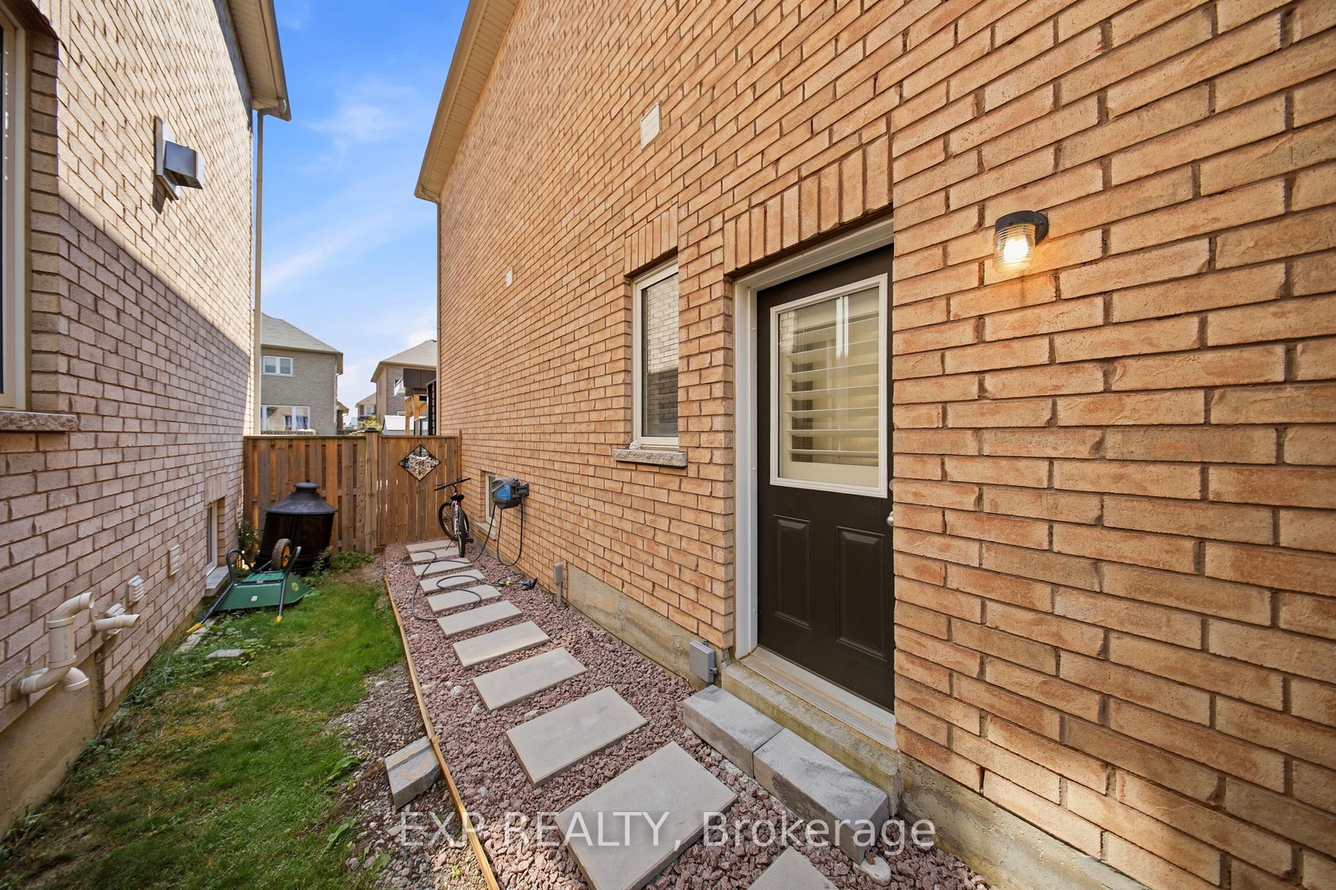 Photo 3 of 114 Chaumont Drive, Hamilton, Stoney Creek Mountain — HOMEH