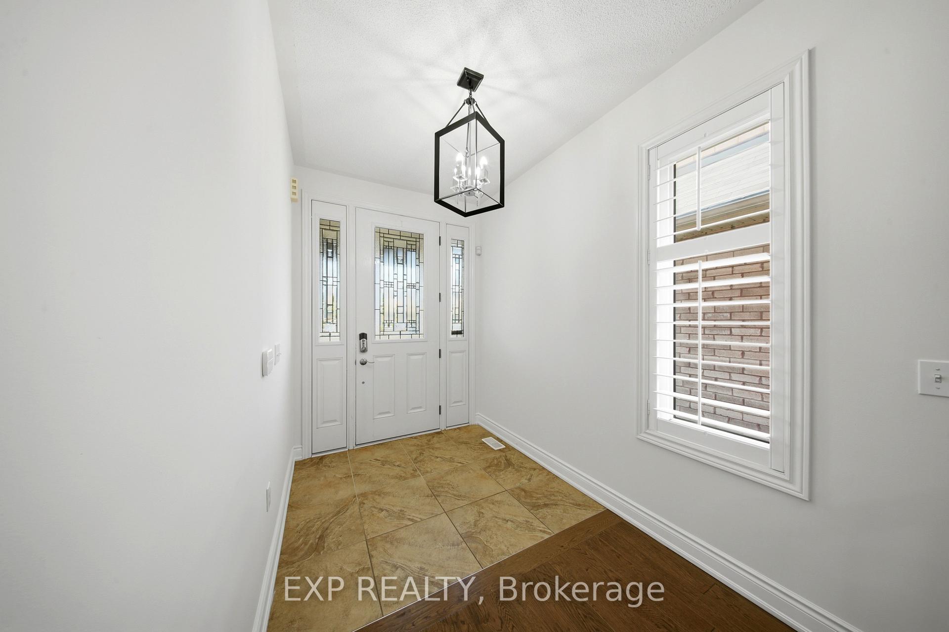 Photo 4 of 114 Chaumont Drive, Hamilton, Stoney Creek Mountain — HOMEH
