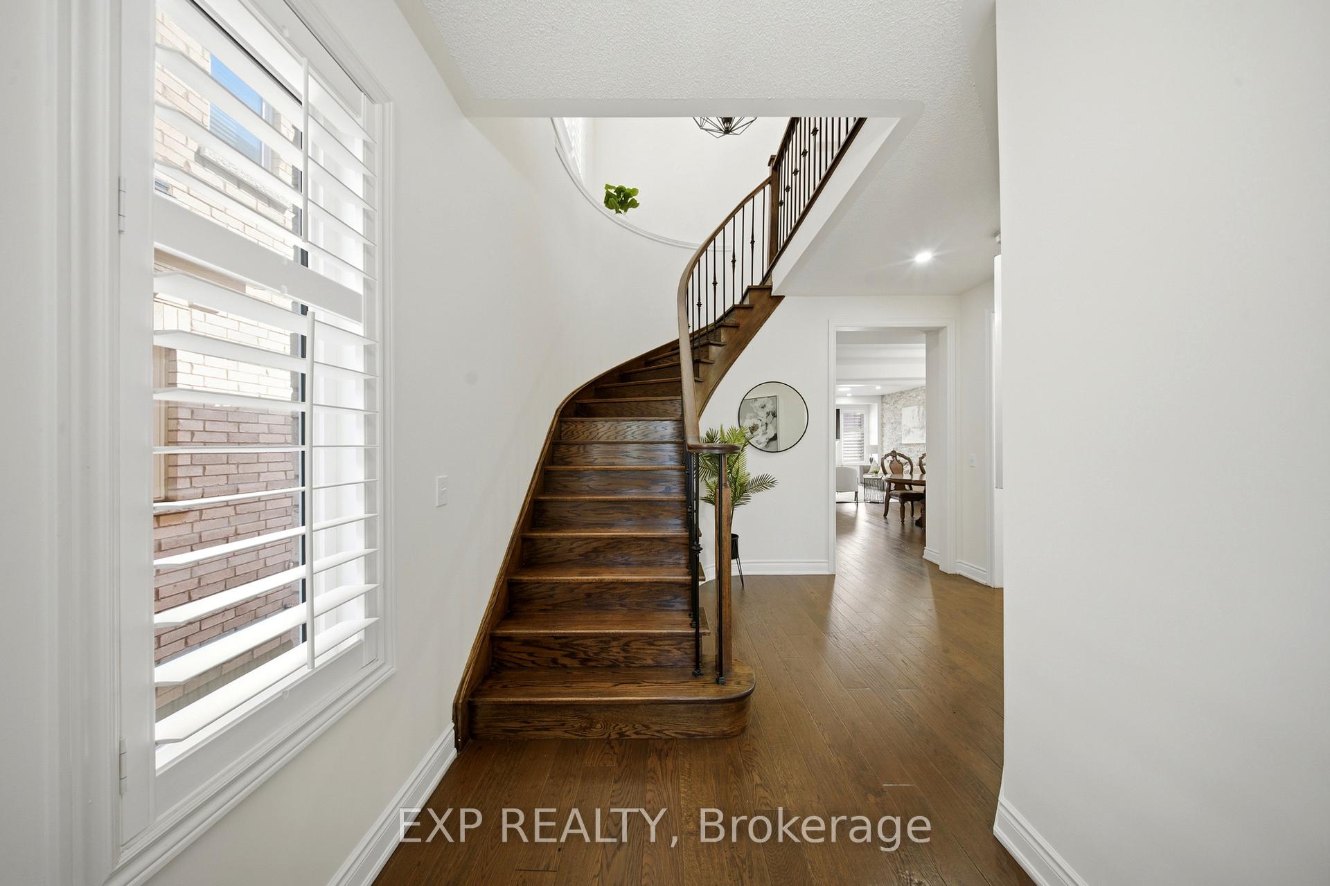 Photo 5 of 114 Chaumont Drive, Hamilton, Stoney Creek Mountain — HOMEH