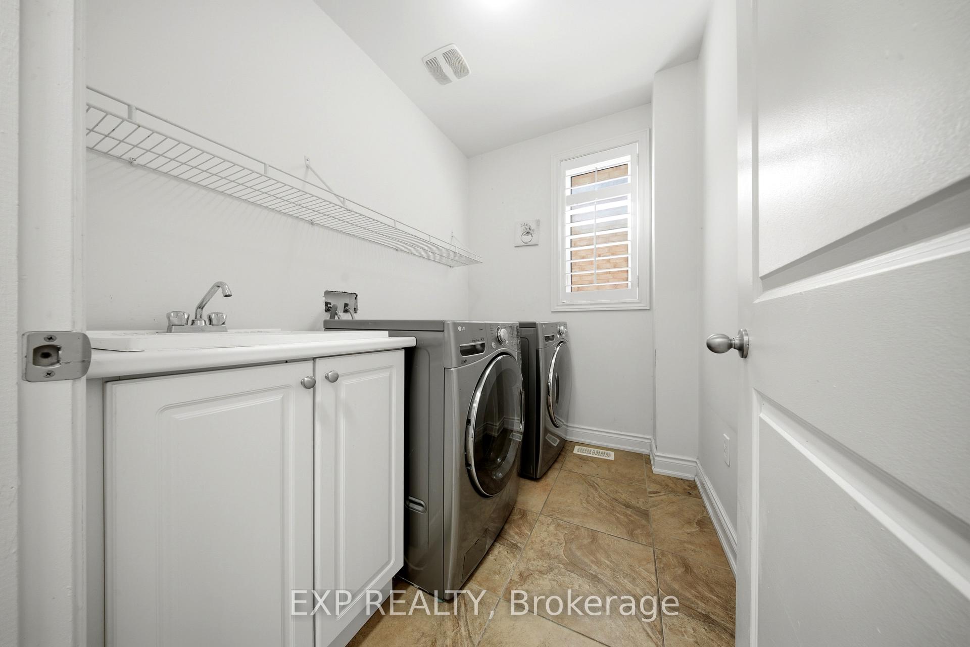 Photo 7 of 114 Chaumont Drive, Hamilton, Stoney Creek Mountain — HOMEH