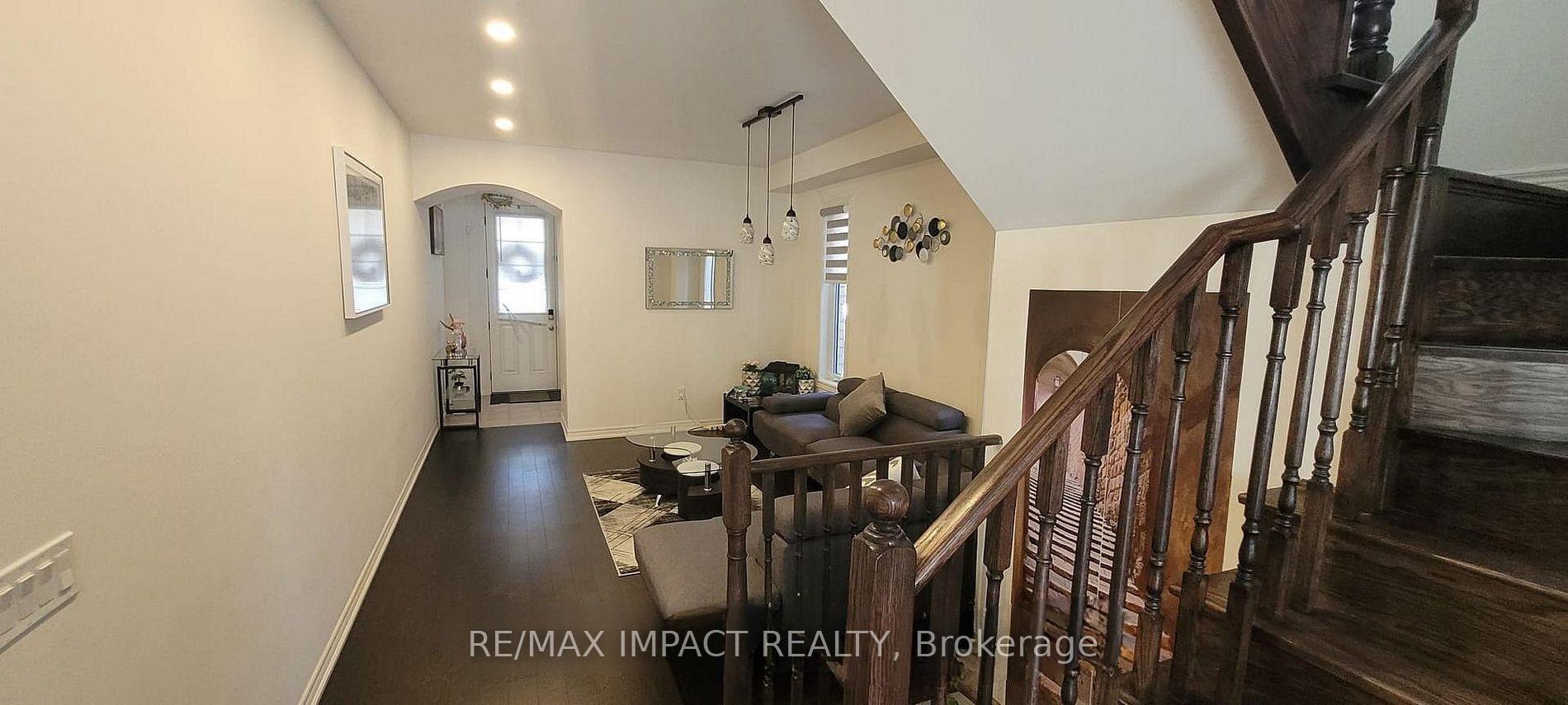 Photo 5 of 11 Ivor Crescent N, Brampton, Northwest Brampton — HOMEH