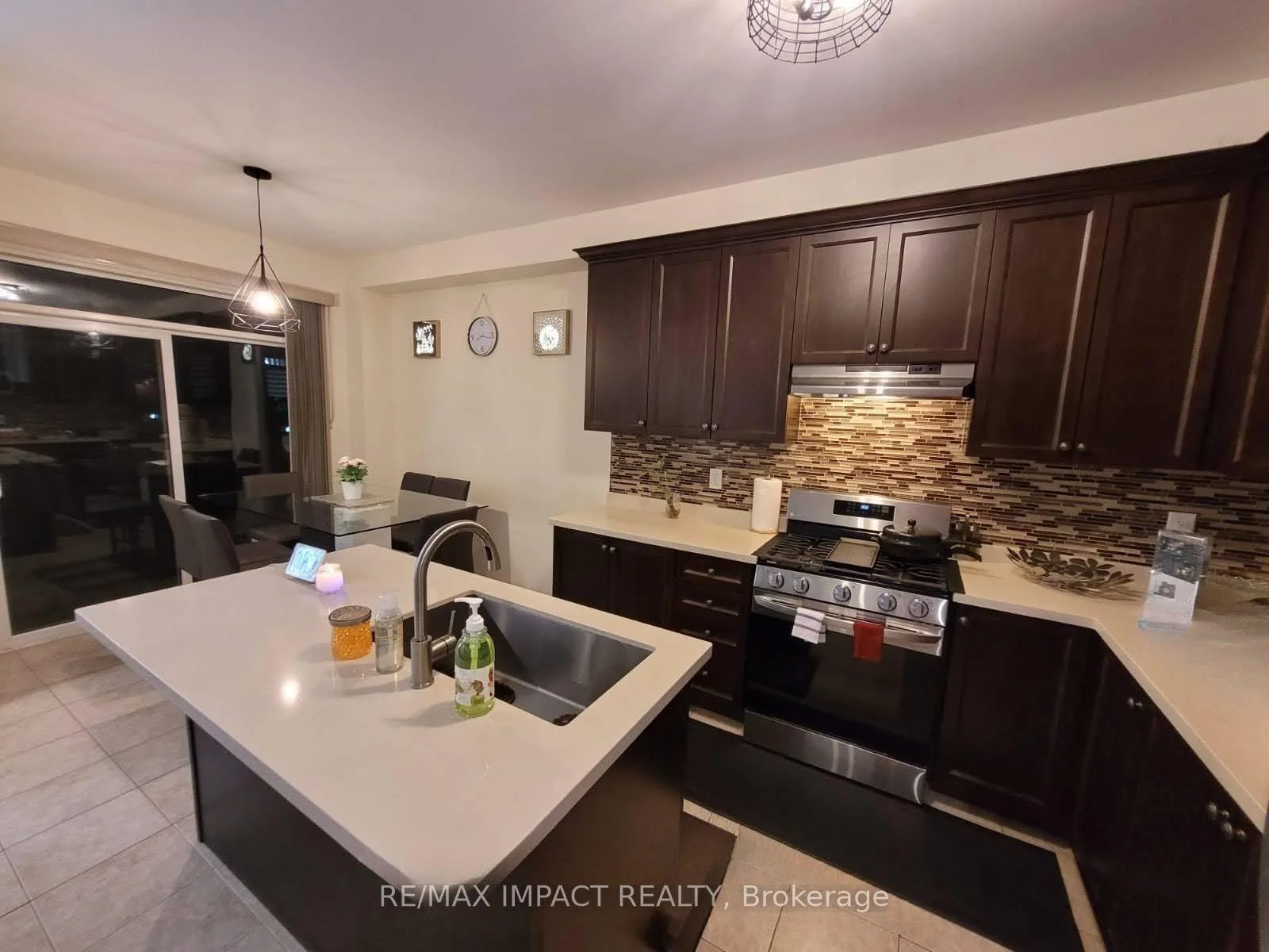 Photo 4 of 11 Ivor Crescent N, Brampton, Northwest Brampton — HOMEH