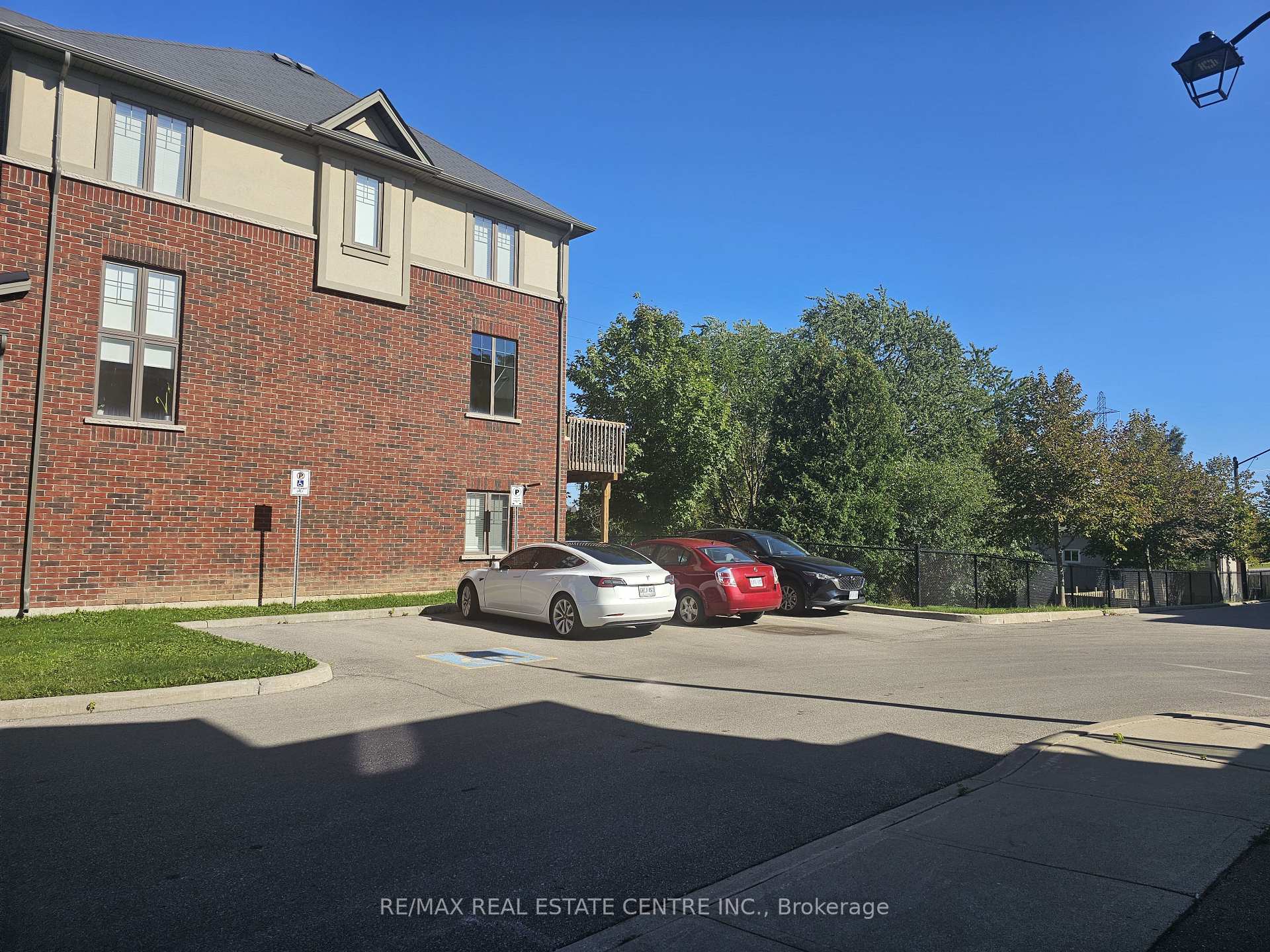Photo 4 of Unit 17, 1169 Garner Road E, Hamilton, Ancaster — HOMEH