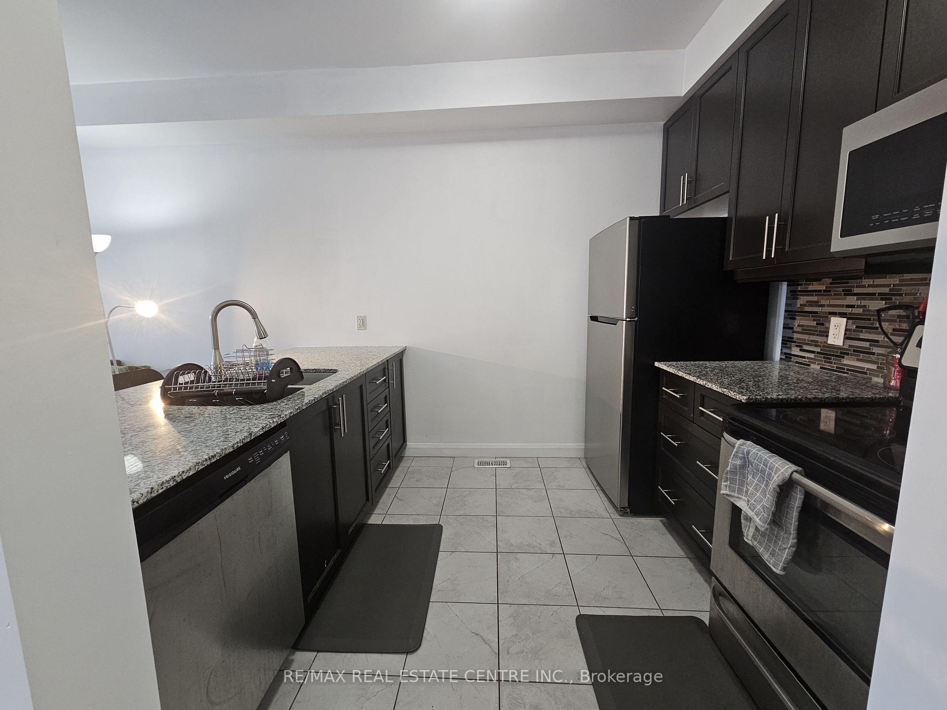 Photo 8 of Unit 17, 1169 Garner Road E, Hamilton, Ancaster — HOMEH