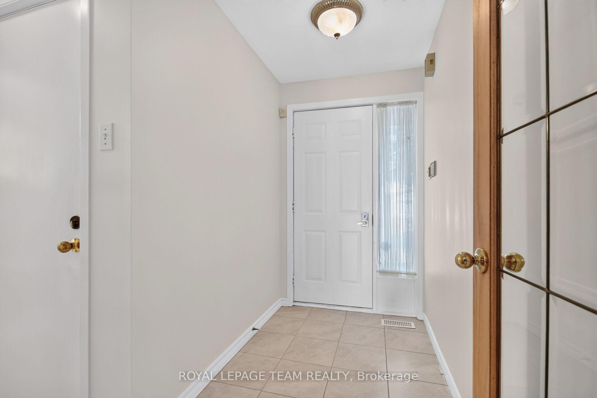 Photo 4 of 106 Four Seasons Drive, Ottawa, Borden Farm/Stewart Farm/Carleton Heights/Parkwood Hills — HOMEH