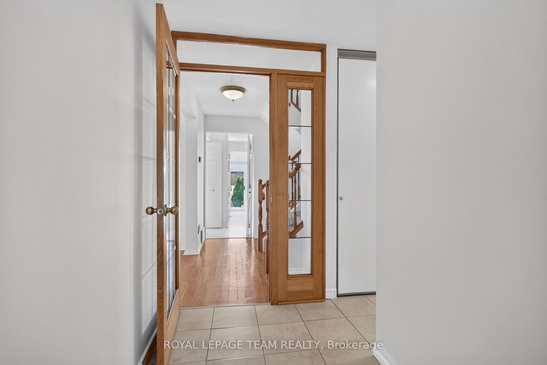 Photo 5 of 106 Four Seasons Drive, Ottawa, Borden Farm/Stewart Farm/Carleton Heights/Parkwood Hills — HOMEH