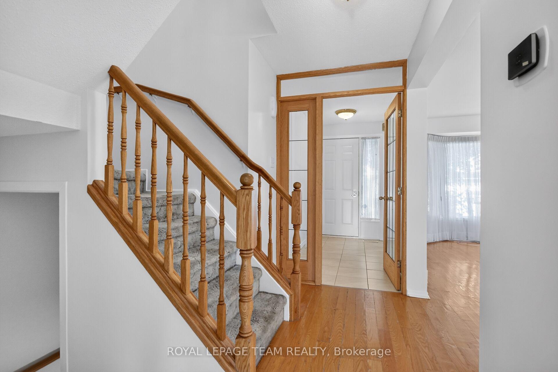 Photo 6 of 106 Four Seasons Drive, Ottawa, Borden Farm/Stewart Farm/Carleton Heights/Parkwood Hills — HOMEH