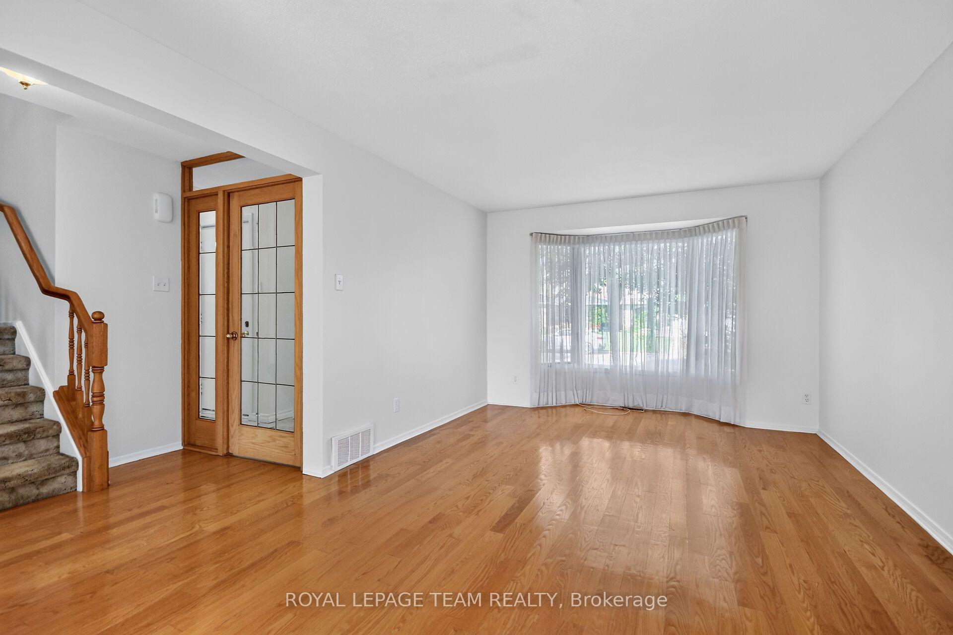 Photo 7 of 106 Four Seasons Drive, Ottawa, Borden Farm/Stewart Farm/Carleton Heights/Parkwood Hills — HOMEH