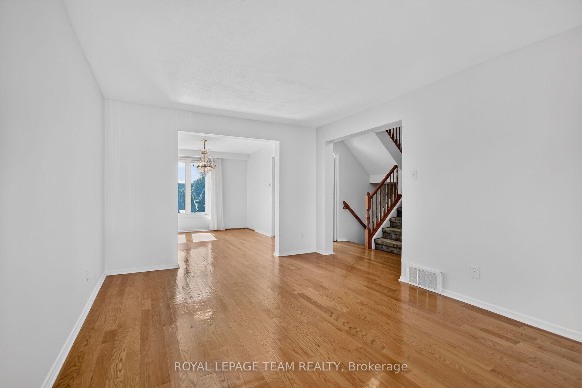 Photo 10 of 106 Four Seasons Drive, Ottawa, Borden Farm/Stewart Farm/Carleton Heights/Parkwood Hills — HOMEH