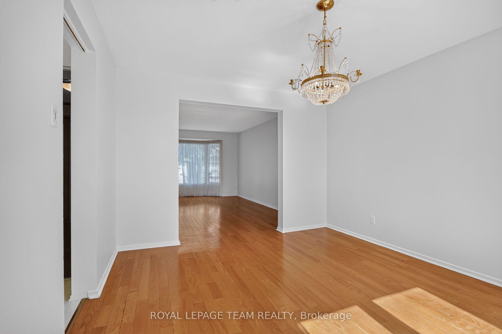Photo 11 of 106 Four Seasons Drive, Ottawa, Borden Farm/Stewart Farm/Carleton Heights/Parkwood Hills — HOMEH