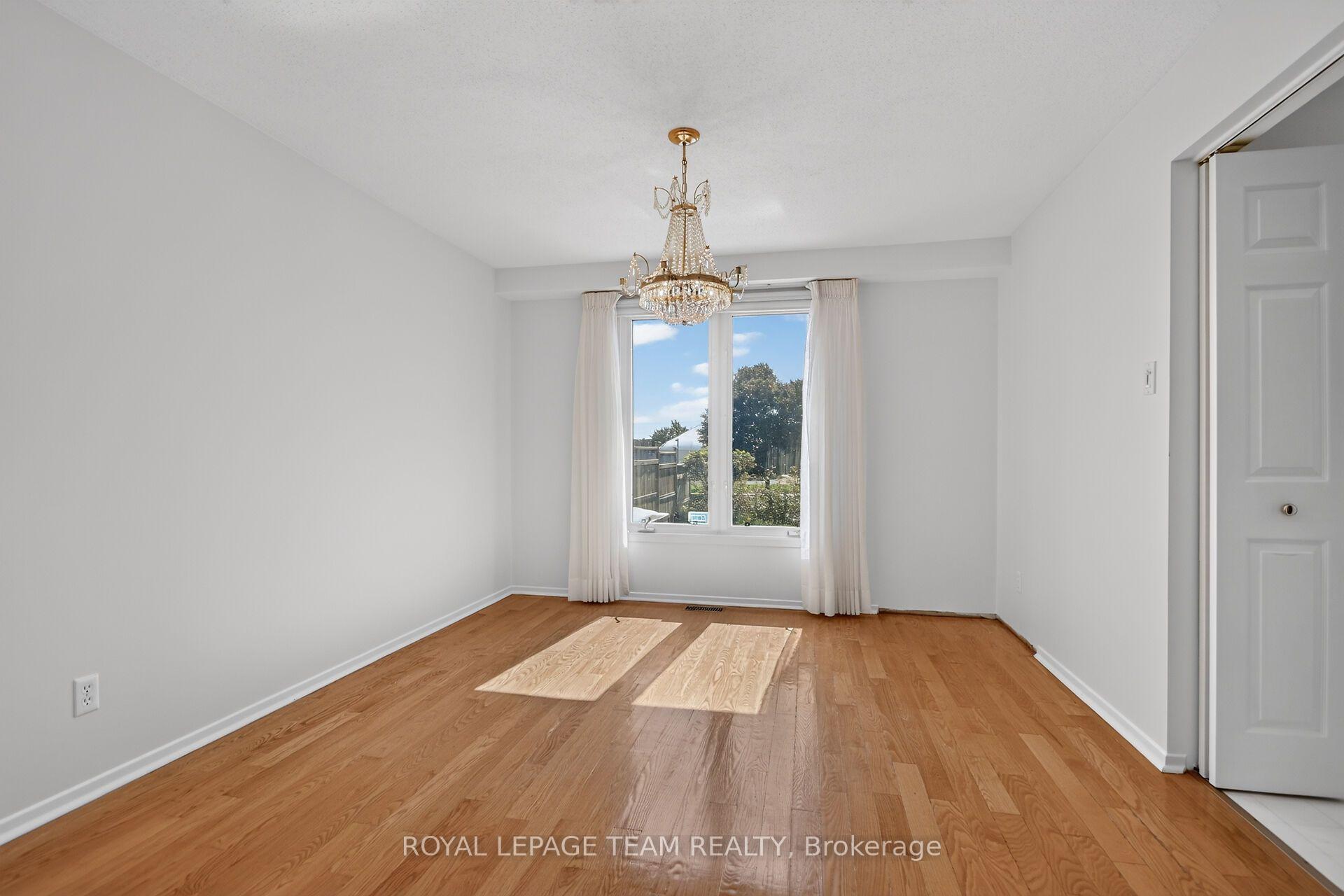 Photo 12 of 106 Four Seasons Drive, Ottawa, Borden Farm/Stewart Farm/Carleton Heights/Parkwood Hills — HOMEH