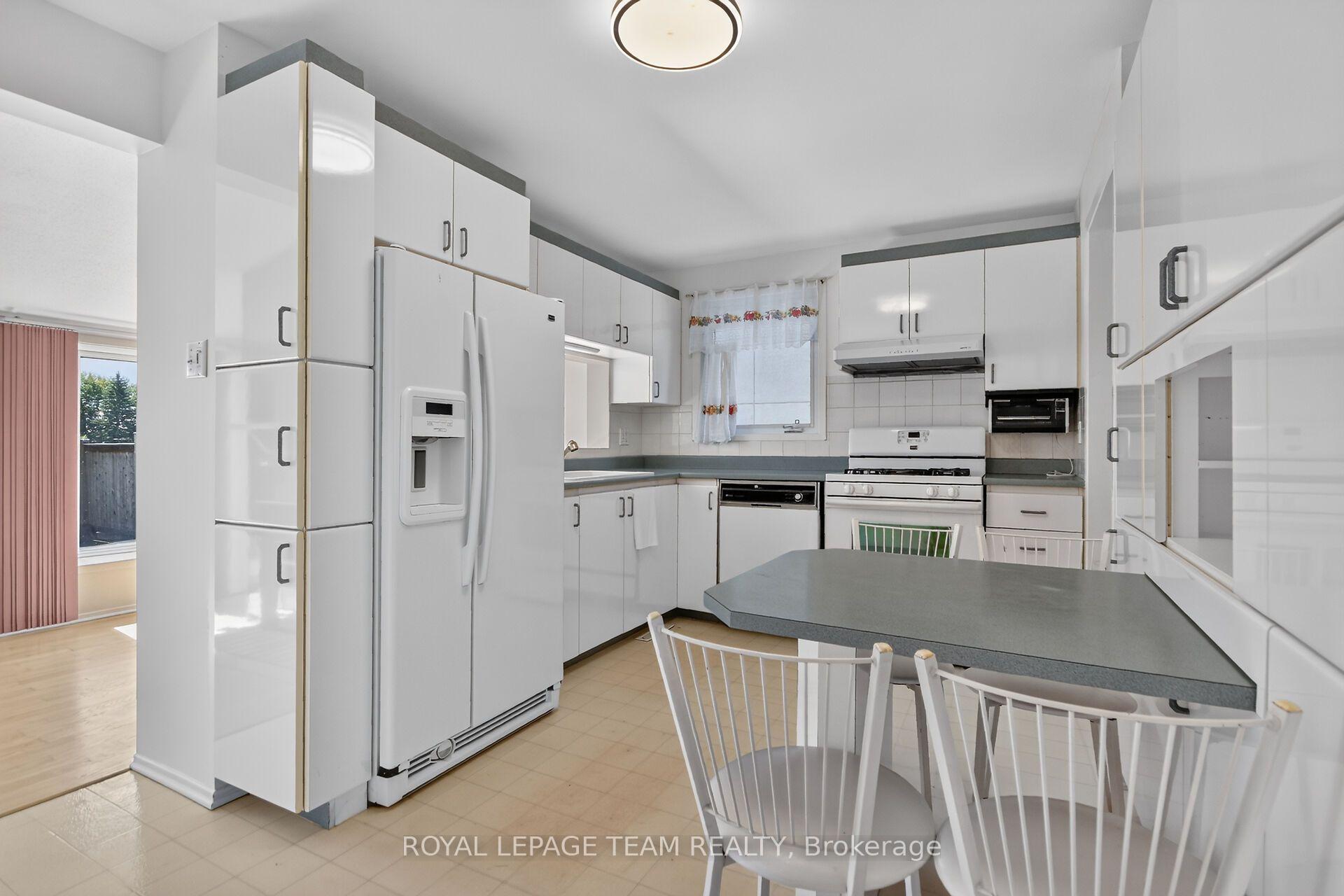 Photo 16 of 106 Four Seasons Drive, Ottawa, Borden Farm/Stewart Farm/Carleton Heights/Parkwood Hills — HOMEH