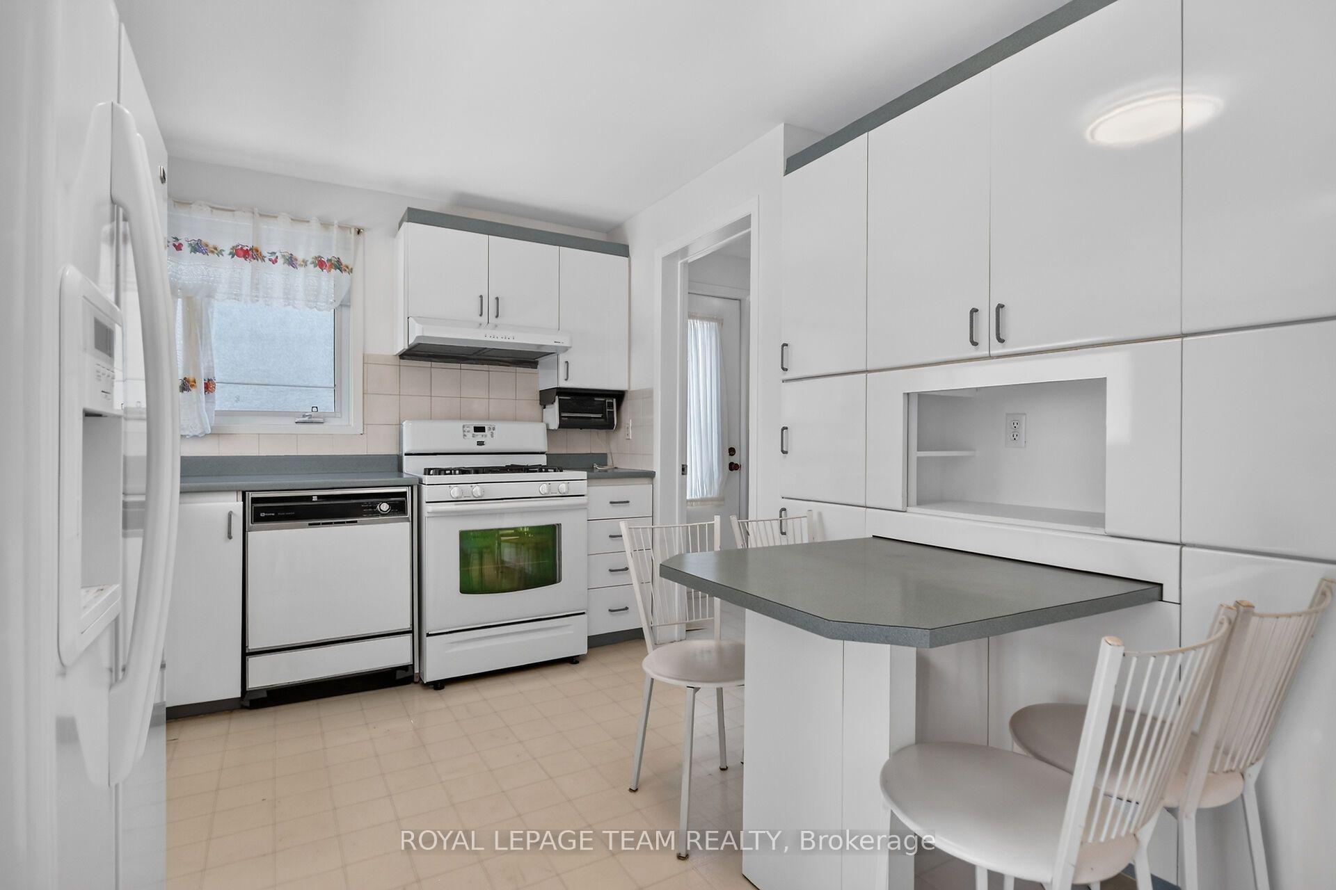 Photo 17 of 106 Four Seasons Drive, Ottawa, Borden Farm/Stewart Farm/Carleton Heights/Parkwood Hills — HOMEH