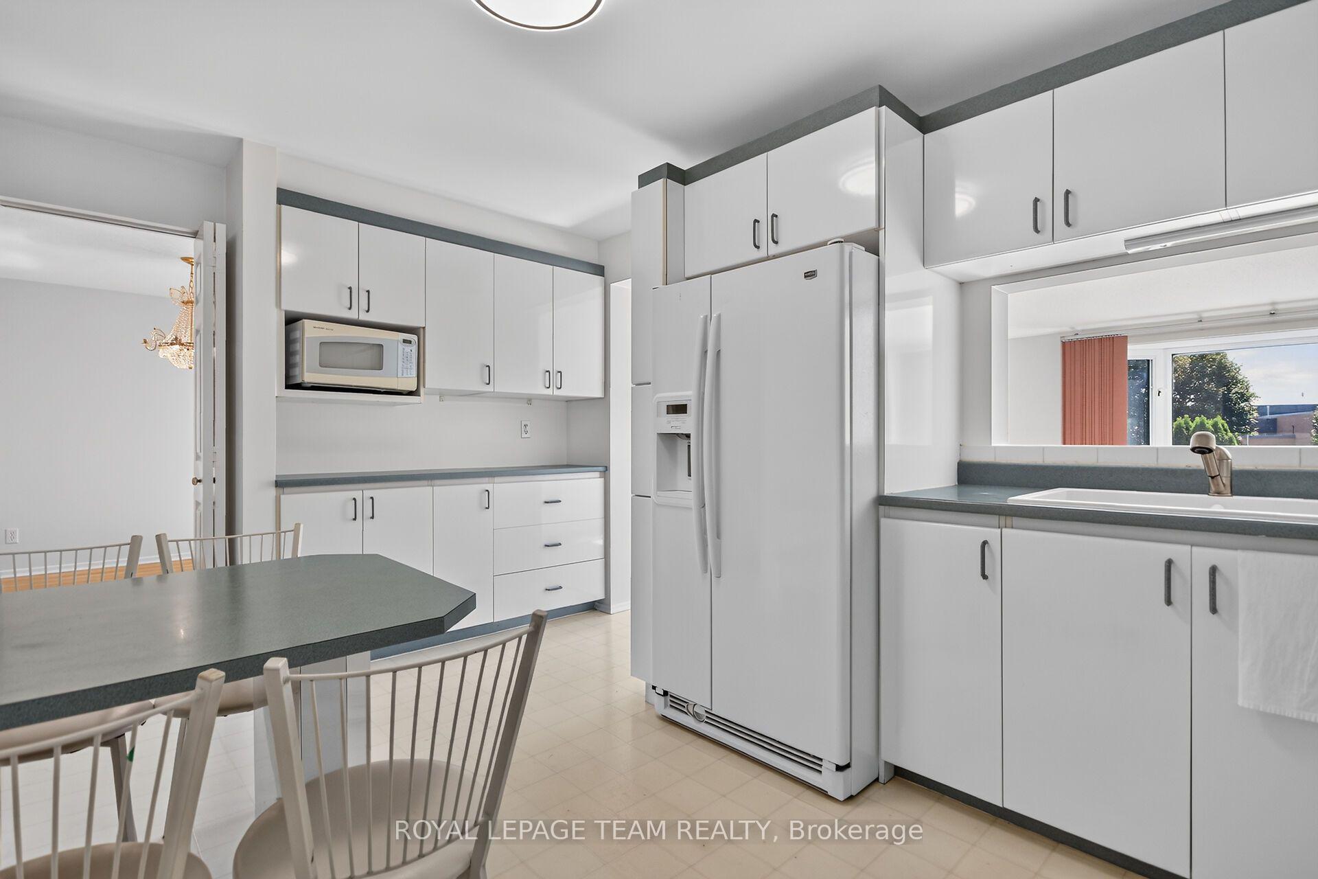 Photo 18 of 106 Four Seasons Drive, Ottawa, Borden Farm/Stewart Farm/Carleton Heights/Parkwood Hills — HOMEH