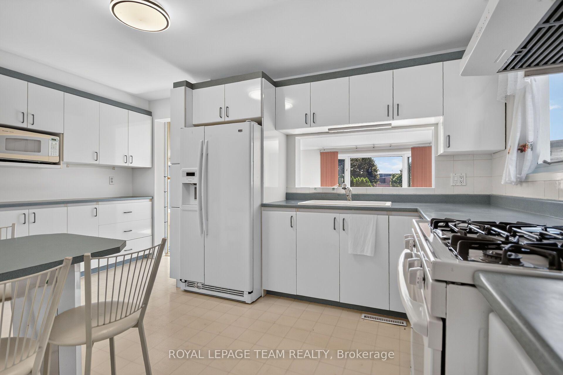 Photo 19 of 106 Four Seasons Drive, Ottawa, Borden Farm/Stewart Farm/Carleton Heights/Parkwood Hills — HOMEH