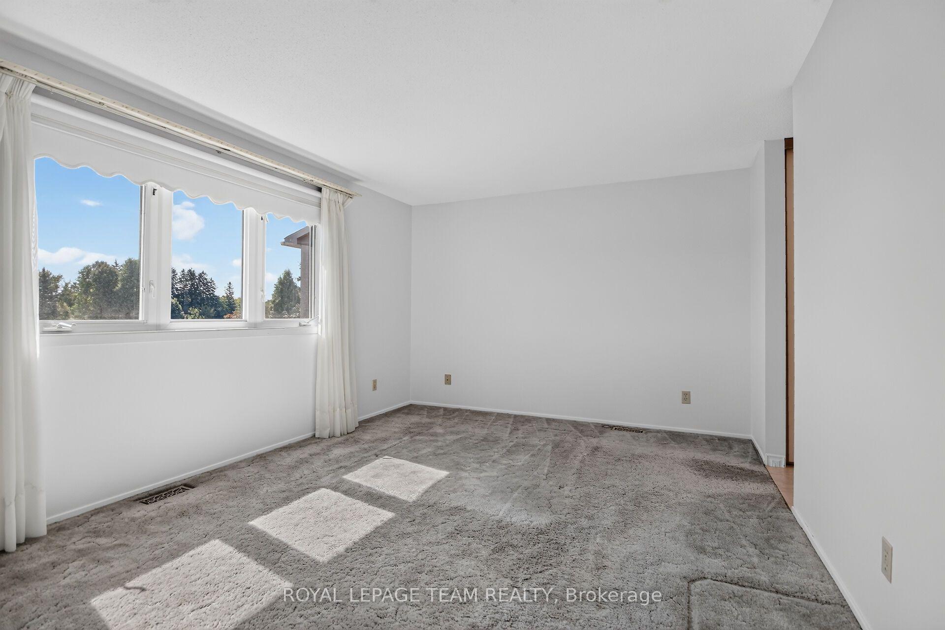 Photo 30 of 106 Four Seasons Drive, Ottawa, Borden Farm/Stewart Farm/Carleton Heights/Parkwood Hills — HOMEH