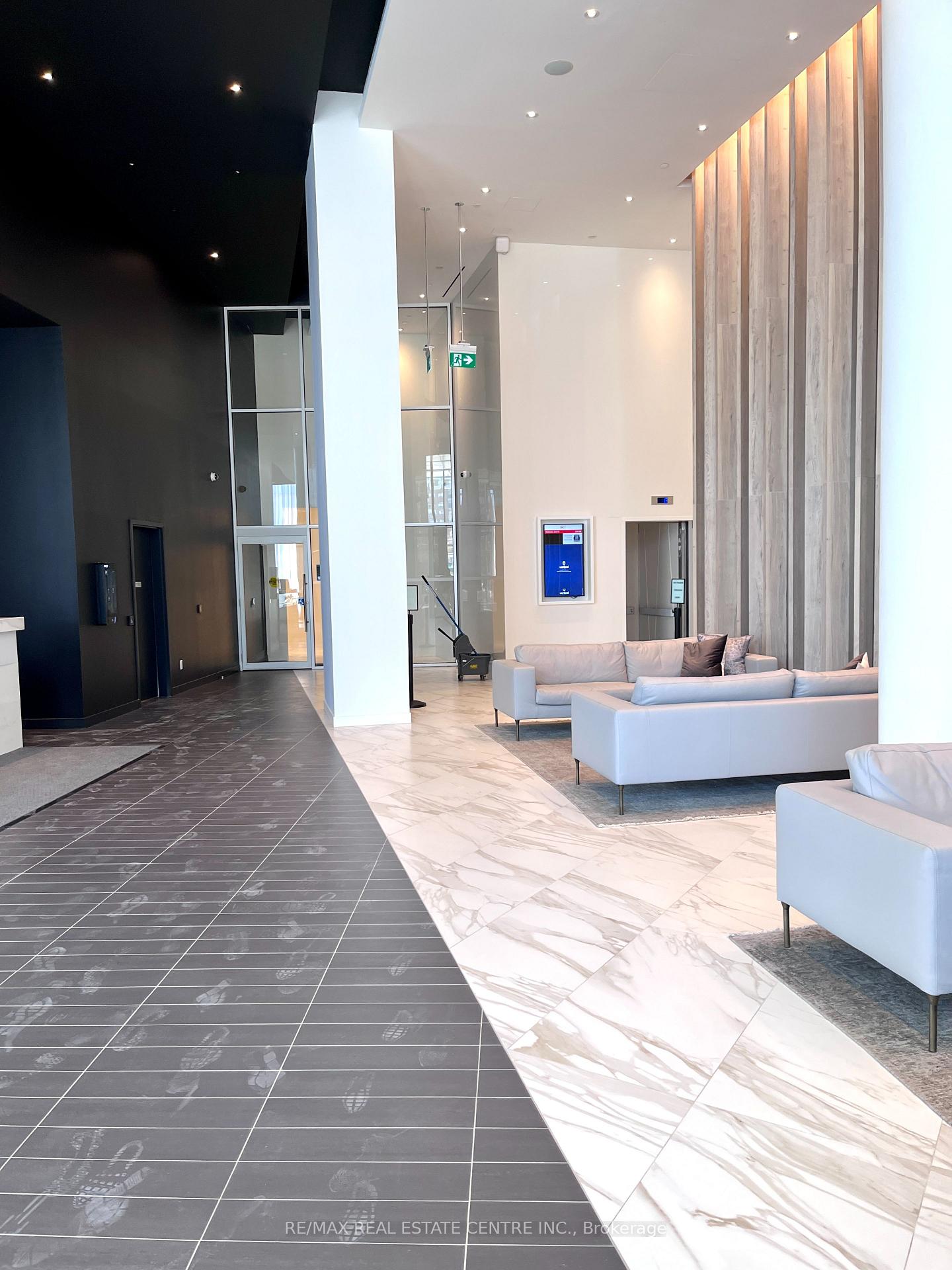 Photo 3 of Unit 2202, 3900 confederation Parkway, Mississauga, City Centre — HOMEH