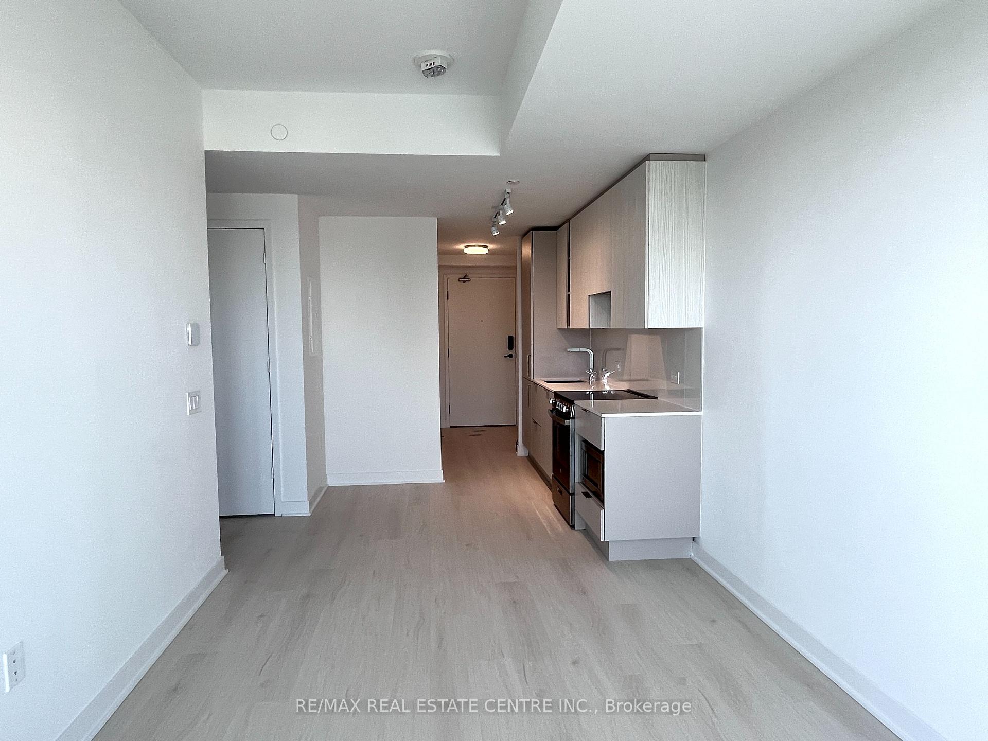 Photo 4 of Unit 2202, 3900 confederation Parkway, Mississauga, City Centre — HOMEH