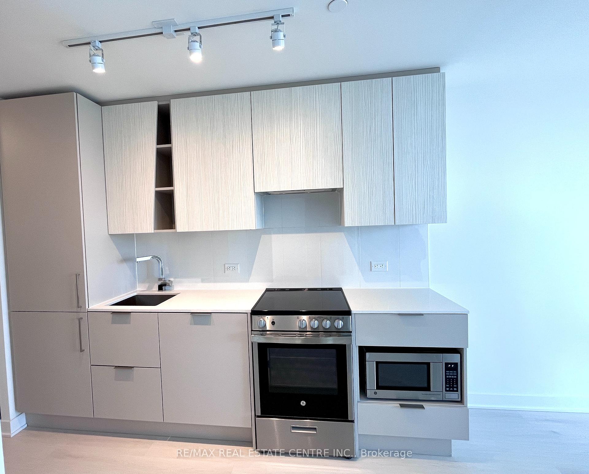 Photo 5 of Unit 2202, 3900 confederation Parkway, Mississauga, City Centre — HOMEH