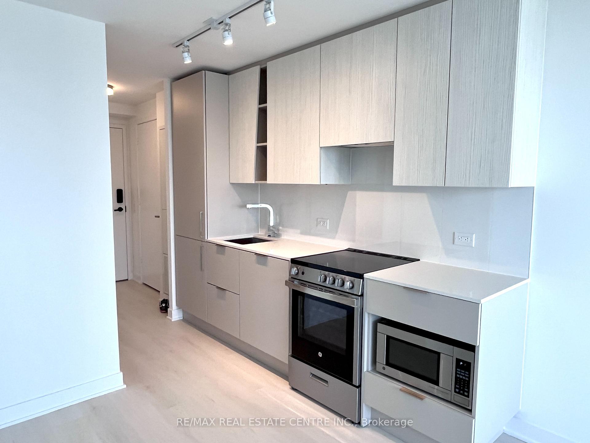 Photo 6 of Unit 2202, 3900 confederation Parkway, Mississauga, City Centre — HOMEH