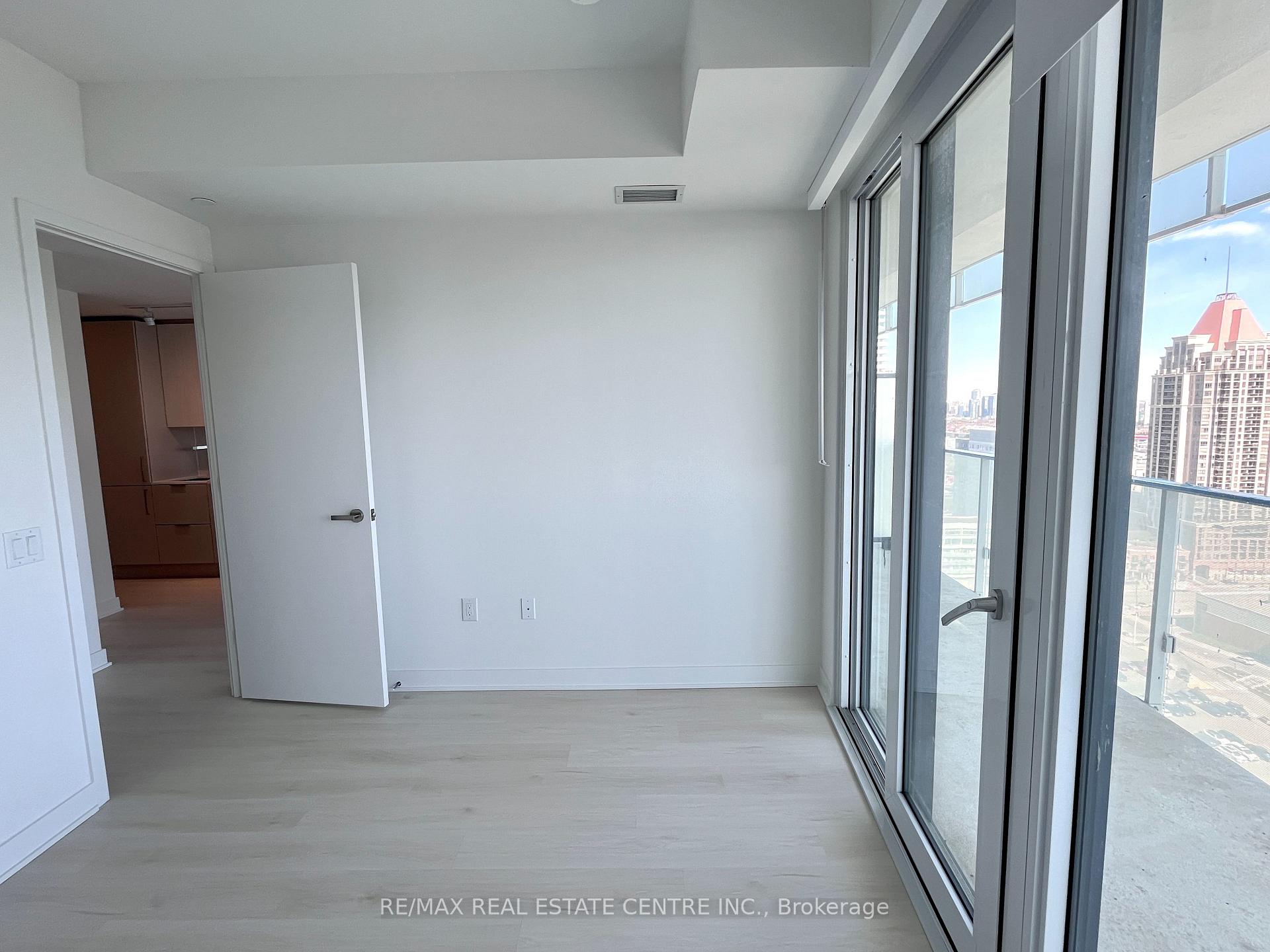 Photo 10 of Unit 2202, 3900 confederation Parkway, Mississauga, City Centre — HOMEH