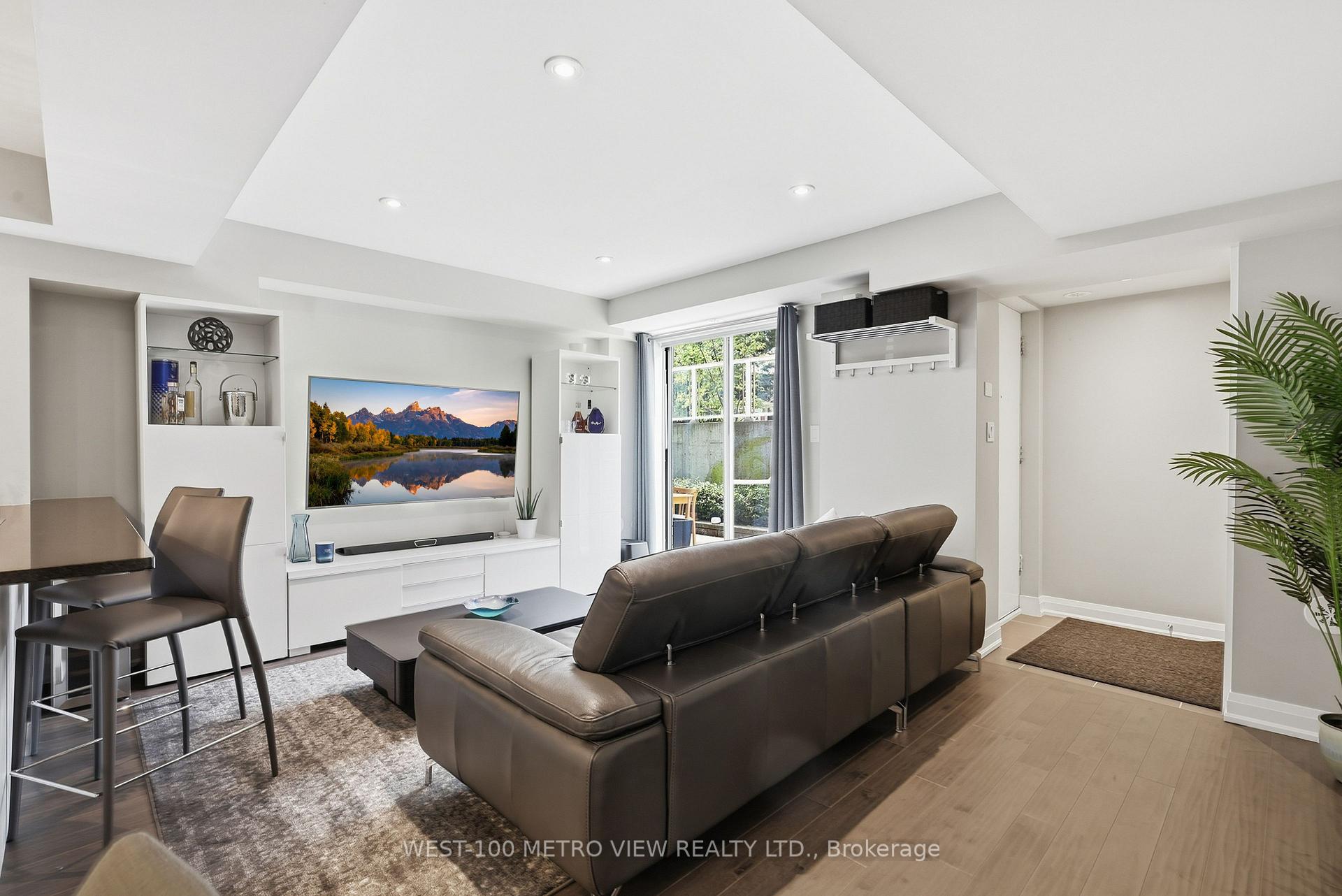 Photo 3 of Unit 102, 3 Applewood Lane, Etobicoke, Etobicoke West Mall — HOMEH