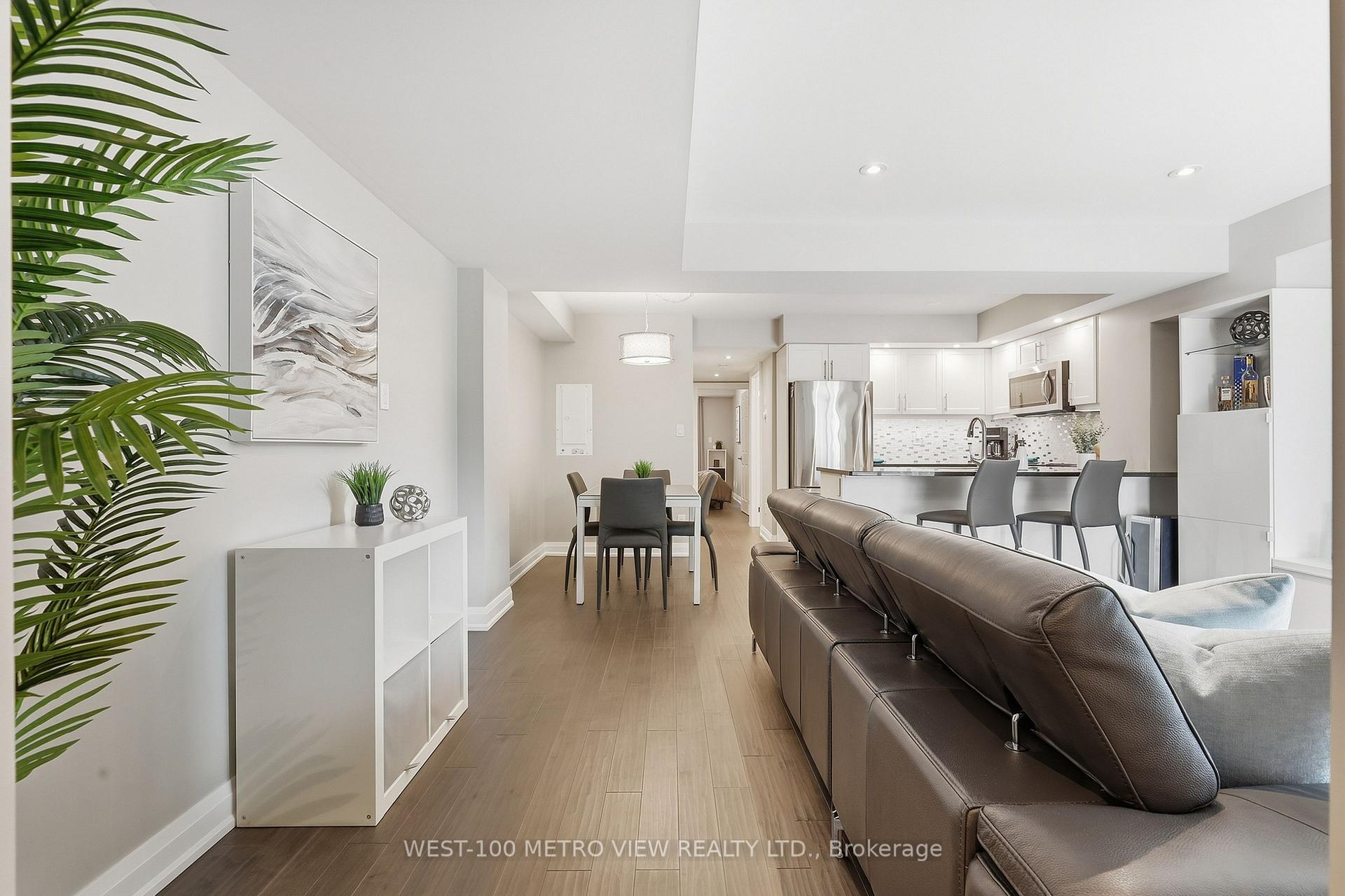 Photo 5 of Unit 102, 3 Applewood Lane, Etobicoke, Etobicoke West Mall — HOMEH