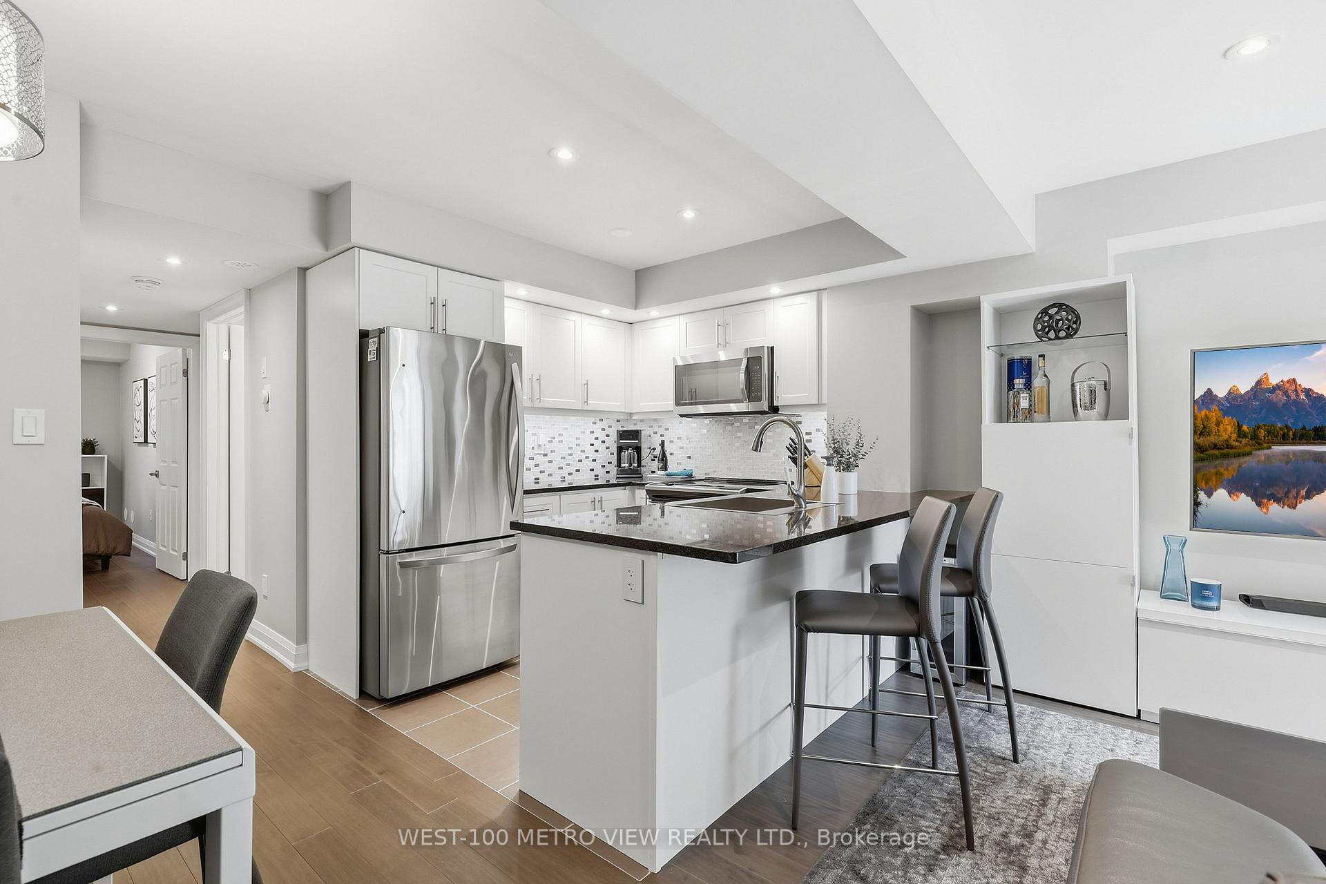 Photo 6 of Unit 102, 3 Applewood Lane, Etobicoke, Etobicoke West Mall — HOMEH