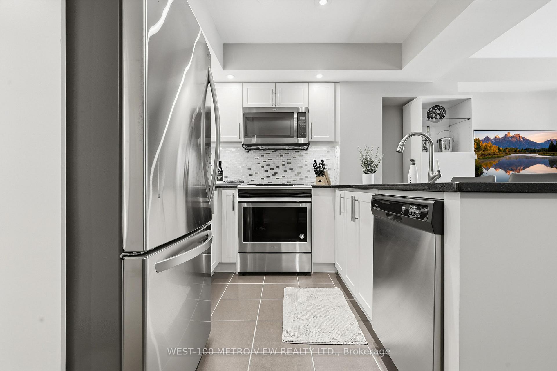Photo 7 of Unit 102, 3 Applewood Lane, Etobicoke, Etobicoke West Mall — HOMEH