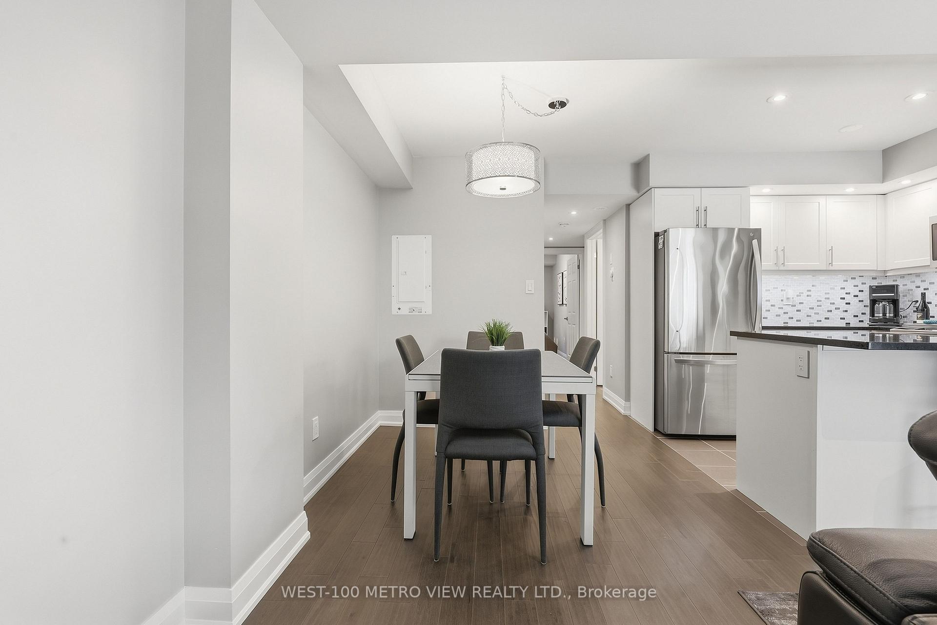 Photo 8 of Unit 102, 3 Applewood Lane, Etobicoke, Etobicoke West Mall — HOMEH
