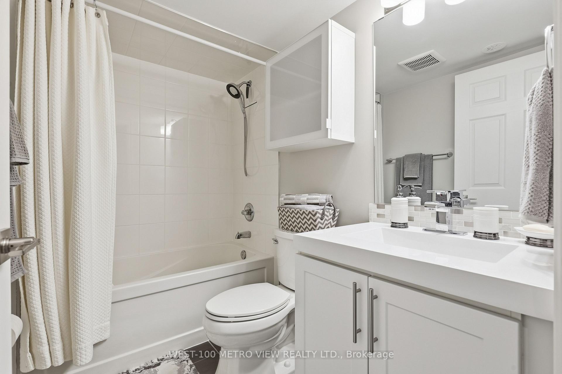 Photo 9 of Unit 102, 3 Applewood Lane, Etobicoke, Etobicoke West Mall — HOMEH