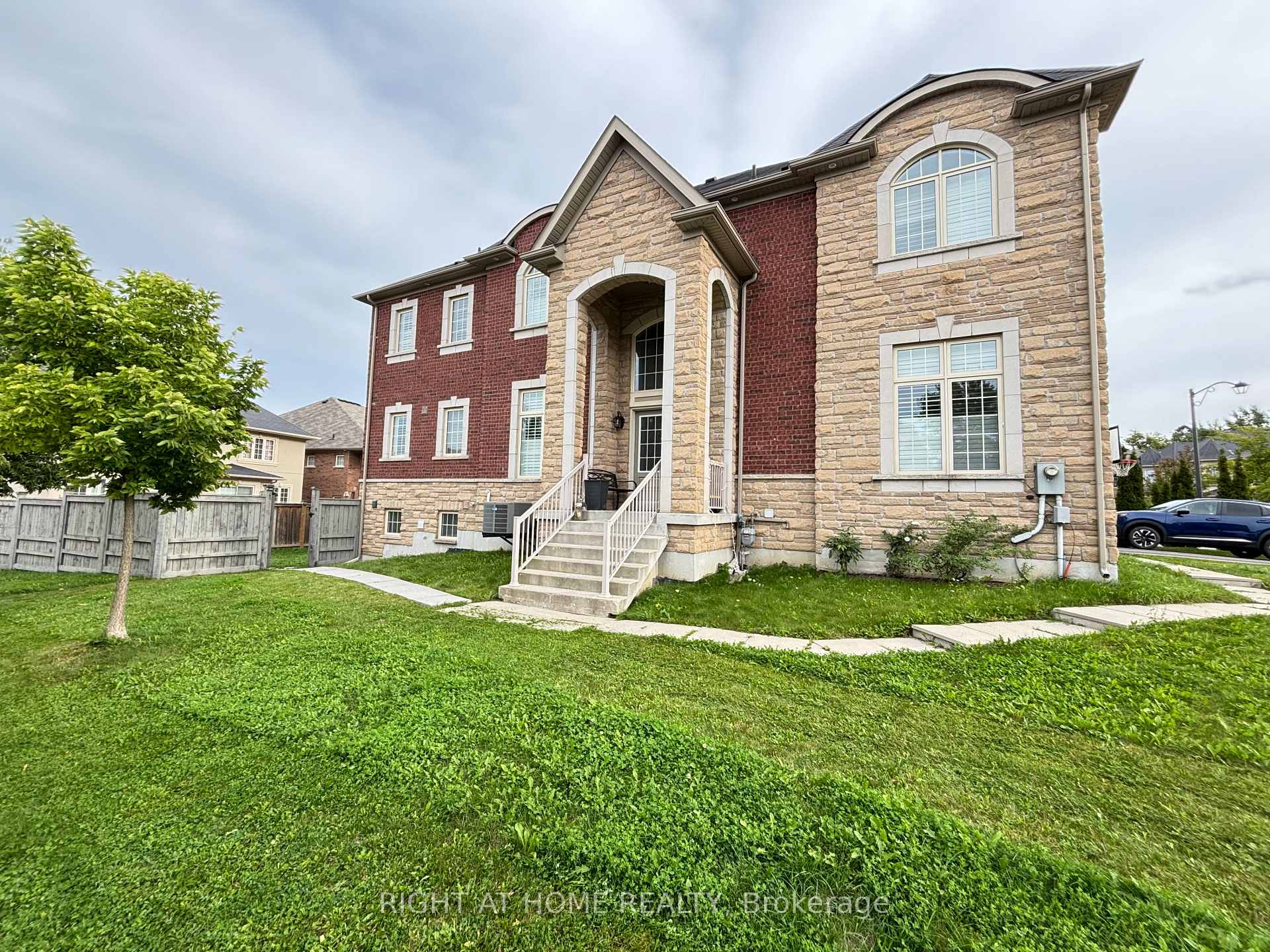 Photo 1 of Unit Basement, 33 Heintzman Crescent, Vaughan, Patterson — HOMEH