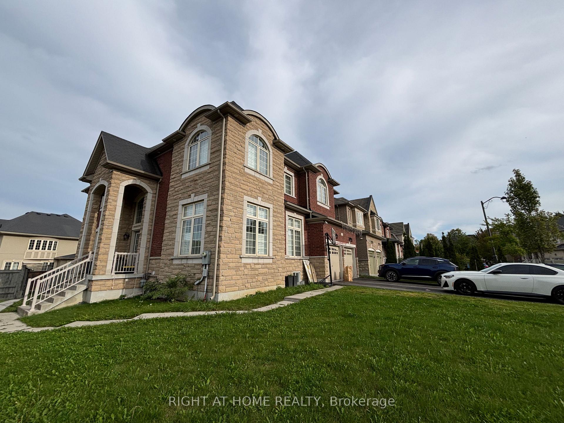 Photo 2 of Unit Basement, 33 Heintzman Crescent, Vaughan, Patterson — HOMEH